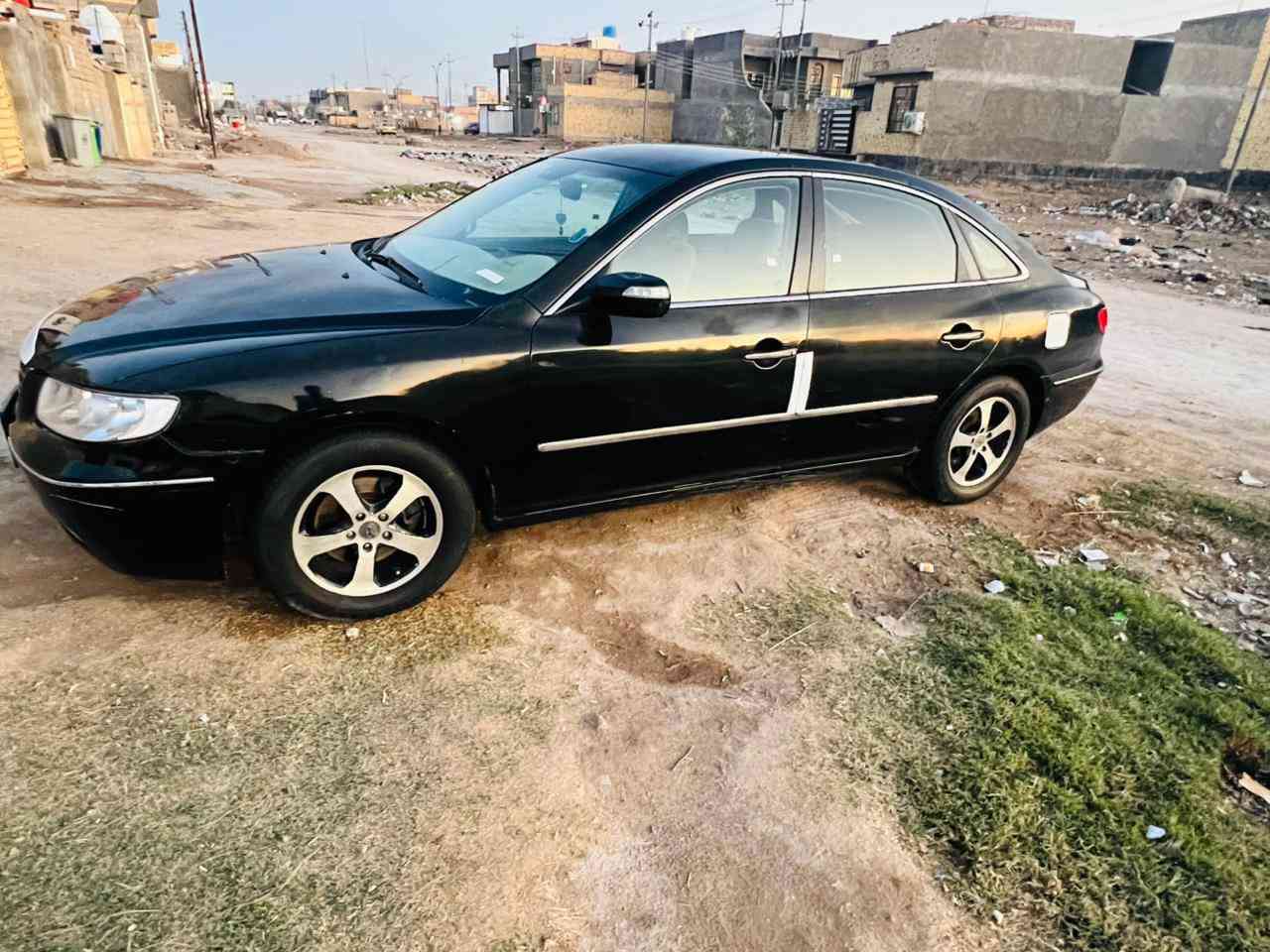 سلام عليكم هونداي ازيرا موديل 2008 سياره بسمي جاهزه مكينه كير حداديه تخم تاير سياره  مابيه ضربه قويه بس تبديل جملغات المامي والباب خلف السائق بدون دواخل سعر 85 وبيه مجال رقم الهاتف ***********
