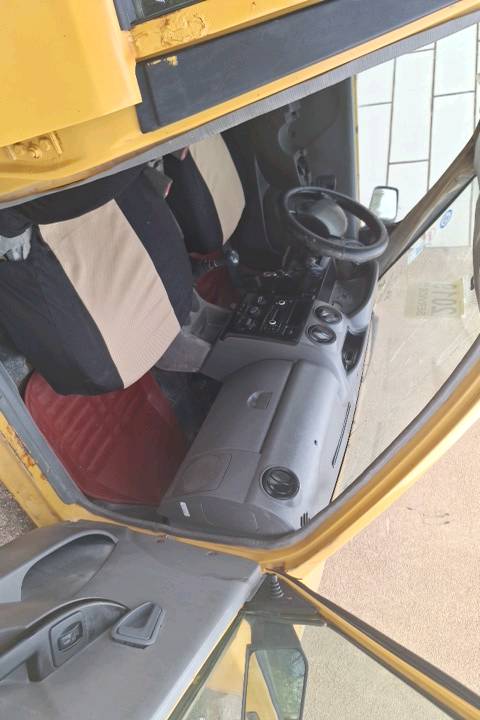 سايبه مديل ١٢ سنويه ما منتهيه مكينه وكير كارتون ما شا الله كهربايات كلها شقاله عدادا حماوه بانزين رون سرعه كله شقال تحويل ثاني يوم باتري جدي تخم تاير جام كله شقال ساره جاهزه كبل شقل تكسي وسعر جدن مناسب 