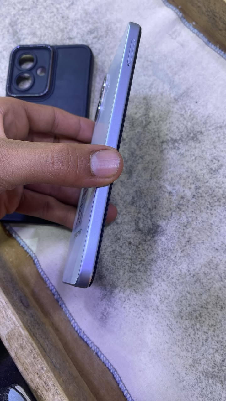 سلام عليكم موبايل للبيع اسمه تكنو سبارك كو 2 ذاكره 256 عشوائيه4+4 جهاز نضيف ومكفول ملحقات فقط كارتونه و كفر سعر  180 وبي مجال /***********
