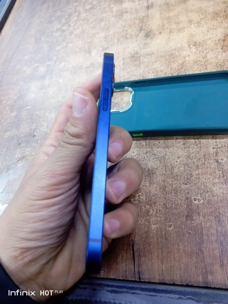 ايفون ١٢ عادي كامرتين ١٢٨ ذاكره
بطاريه ١٠٠ مبدله شحن يخبل 

شاشه مبدل تفصيخ اصليه ٣ خيارات سلاسه ولمس ممتاز 

٢٤٠ الف بي مجال بسيط *********** 

بغداد الاعظميه
