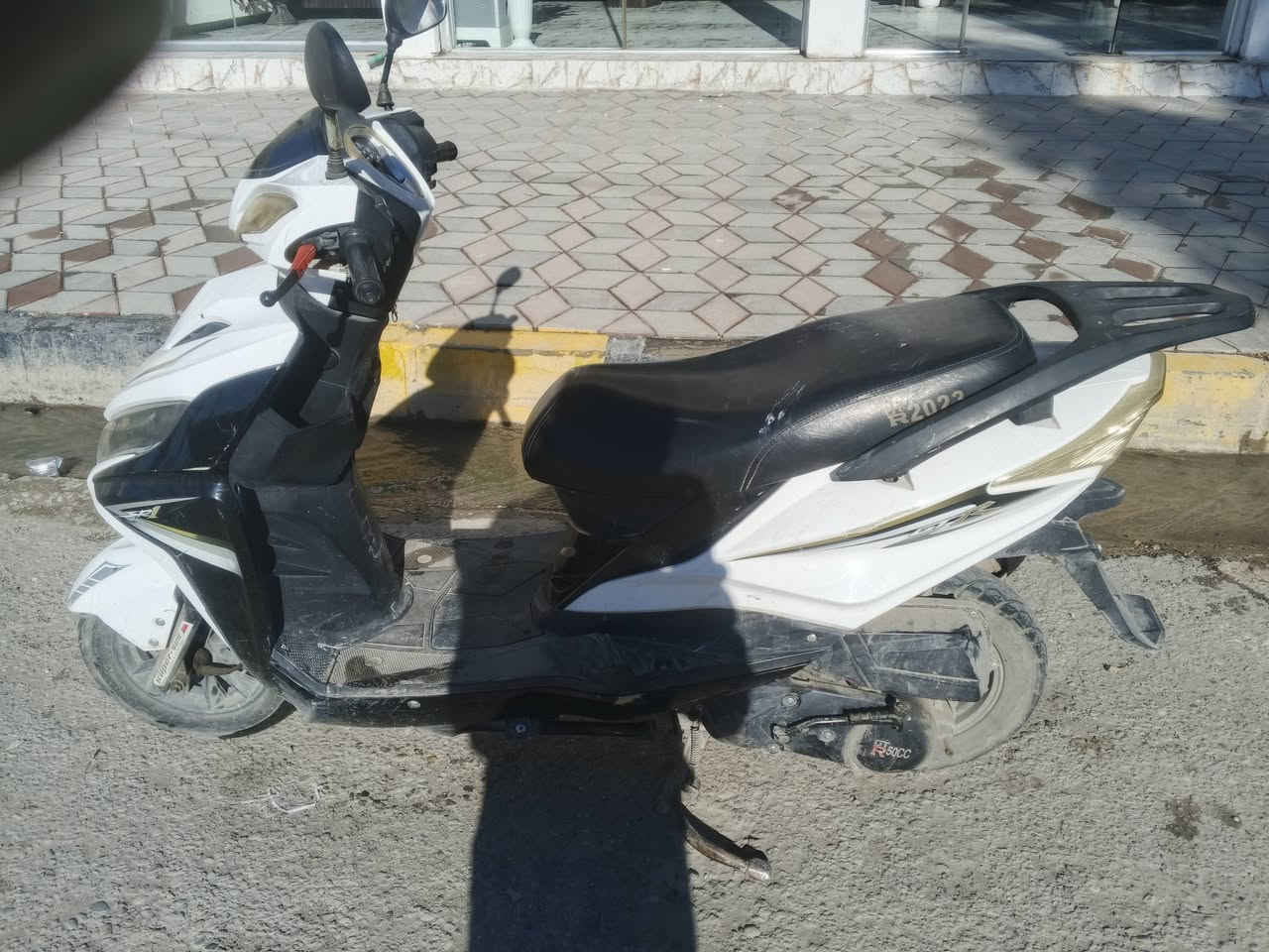 السلام عليكم
للبيع ماطور 
سعر 450بي مجال 
الرقم ***********
