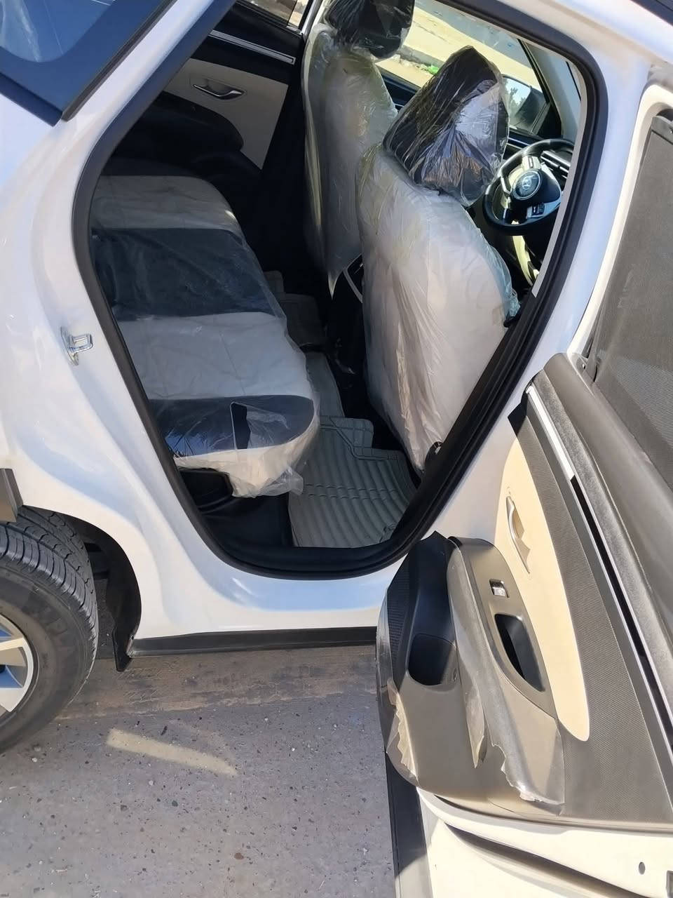 .
للبيع توسان موديل 2024 مرقم بغداد
مكفولة كفالة عدة شخط بسيط جدا في باب 
ماشية 17 مدوشمة كاعية وكشنات مكاني بغداد 
السعر 222 وبيها مجال للاستفسار الاتصال على الرقم 
***********
