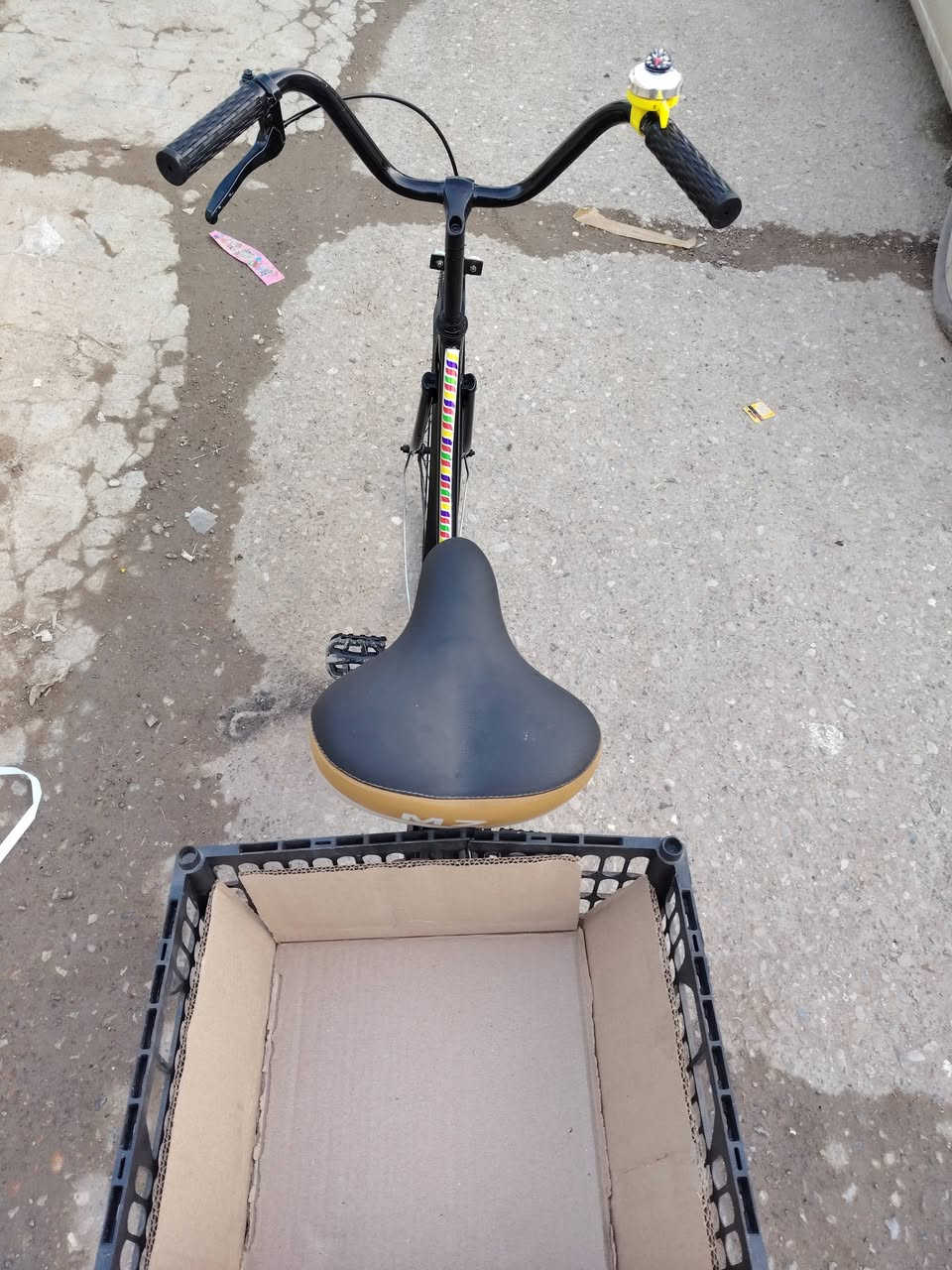 السلام عليكم اخواني الكرام للبيع فقط دراجة هوائية حجم 26 نضافة 90% تايرات جدد جاملغات جدد سرج جديد دواسات نضاف بايسكل نضيف السعر (60) وبي مجال للتواصل الاتصال على الرقم ***********
(ديالى الزهيرات)
