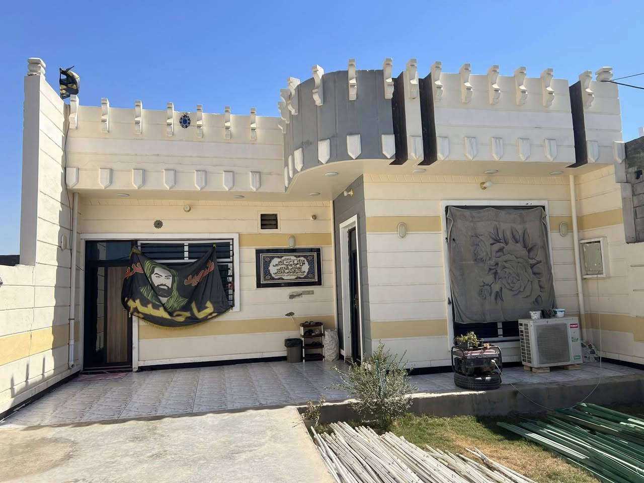 يا الله اللهم صلي ع محمد وال محمد 

دار للبيع المساحه ٣٠٠متر  زراعي قرب بيت حمود العوين  

كامل منً كلشي ع آخر  لاستفسار تصال ع رقم ***********
