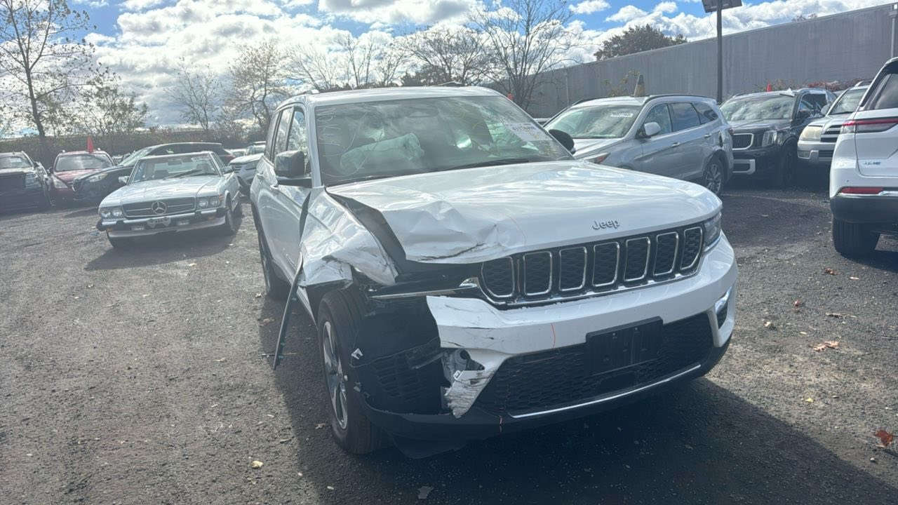 جيب 2025 هايبرد ماشية 10،000حالياً بل حرة بل أردن للتواصل ***********
