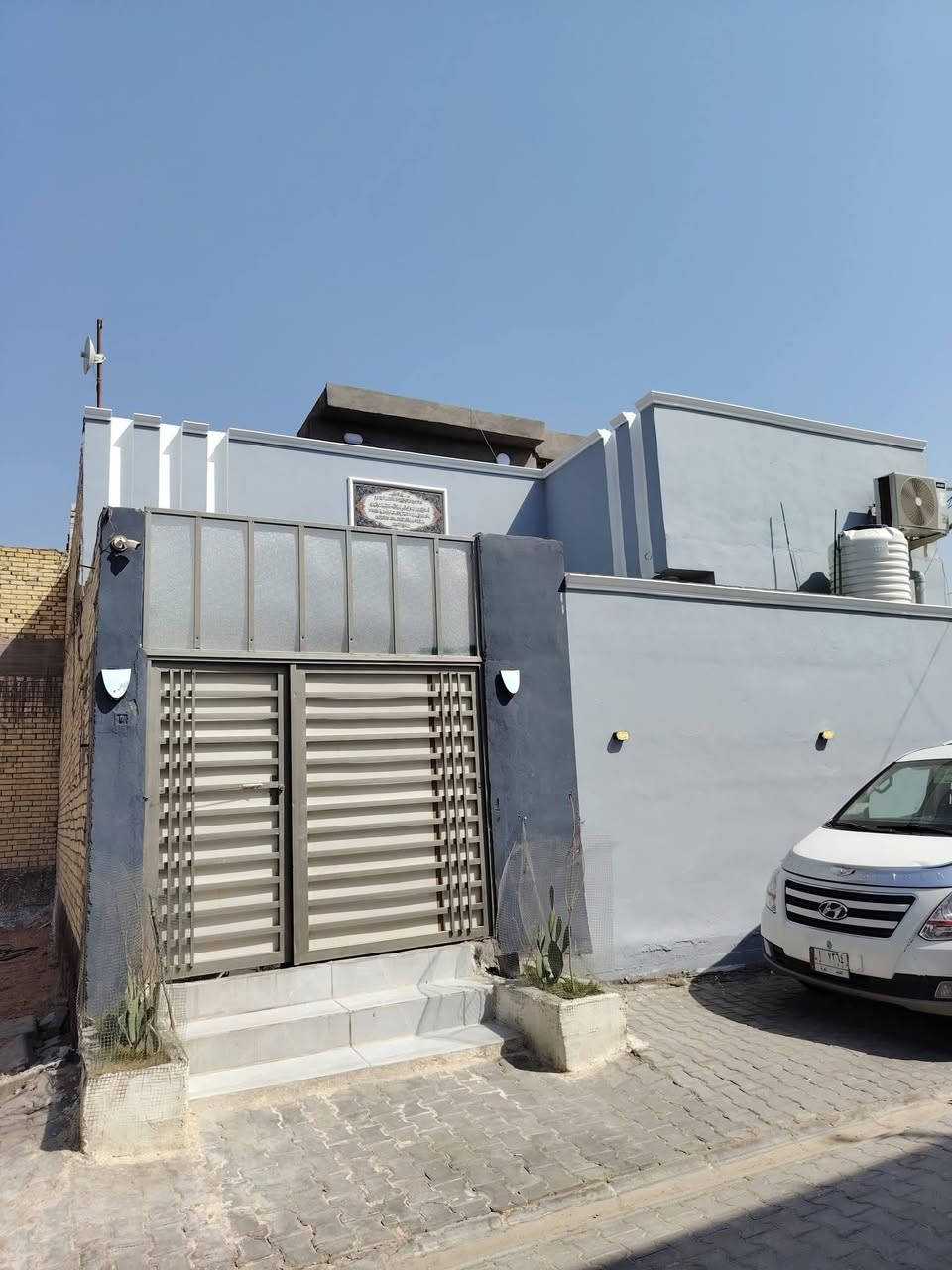 سلام عليكم صباغ متفرغ بيوت + بوب شبابيك مجرات سقاف تصل ع رقم ***********
