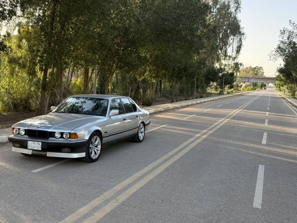 735 اصل موديل 1993
مكينه وكير خير من الله صدر امامي خلفي جديد رقم انبار تحويل ثاني يوم ..تبريد ثلج سستم صوت عليها ..دبل ايرباك ..سياره بدون نقطه خياس بدون اي طخه ولا ضربه سعرها 50  ومجالها بسيط مكاني بابل المسيب ***********
