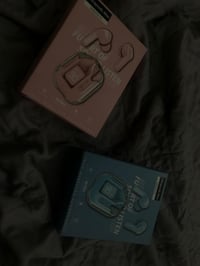 آخر قطعتين • سماعات • توصيل