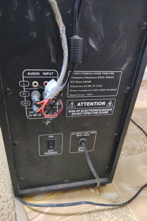 جهاز مضخم صوت خرافي بي ثلاث سماعات  ومضخم وحده العدد ٤ يشتقل على يو اس بي كهرباء بلوتوث تحويل الصوت على البلازمه مضخم الصوت كرة القدم 