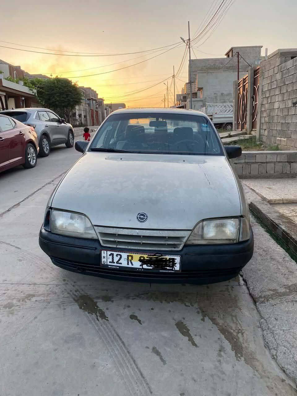 السلام عليكم
أوميكا 88 
سياره بسمنا سنويه لي 2031
هزا جديده قبل 3اشهر 
محرك نضيف 90%
كير اوتوماتيك نضيف حيل  طخم نضيف 
طخم تاير جديد 
كهربائيات شغاله 
لايت زينون 
قفل مركزي داخل شركه 
الغرفة يعوزها ترتيب
السعر 32 وبيها مجال 
الهاتف *********** 
***********
