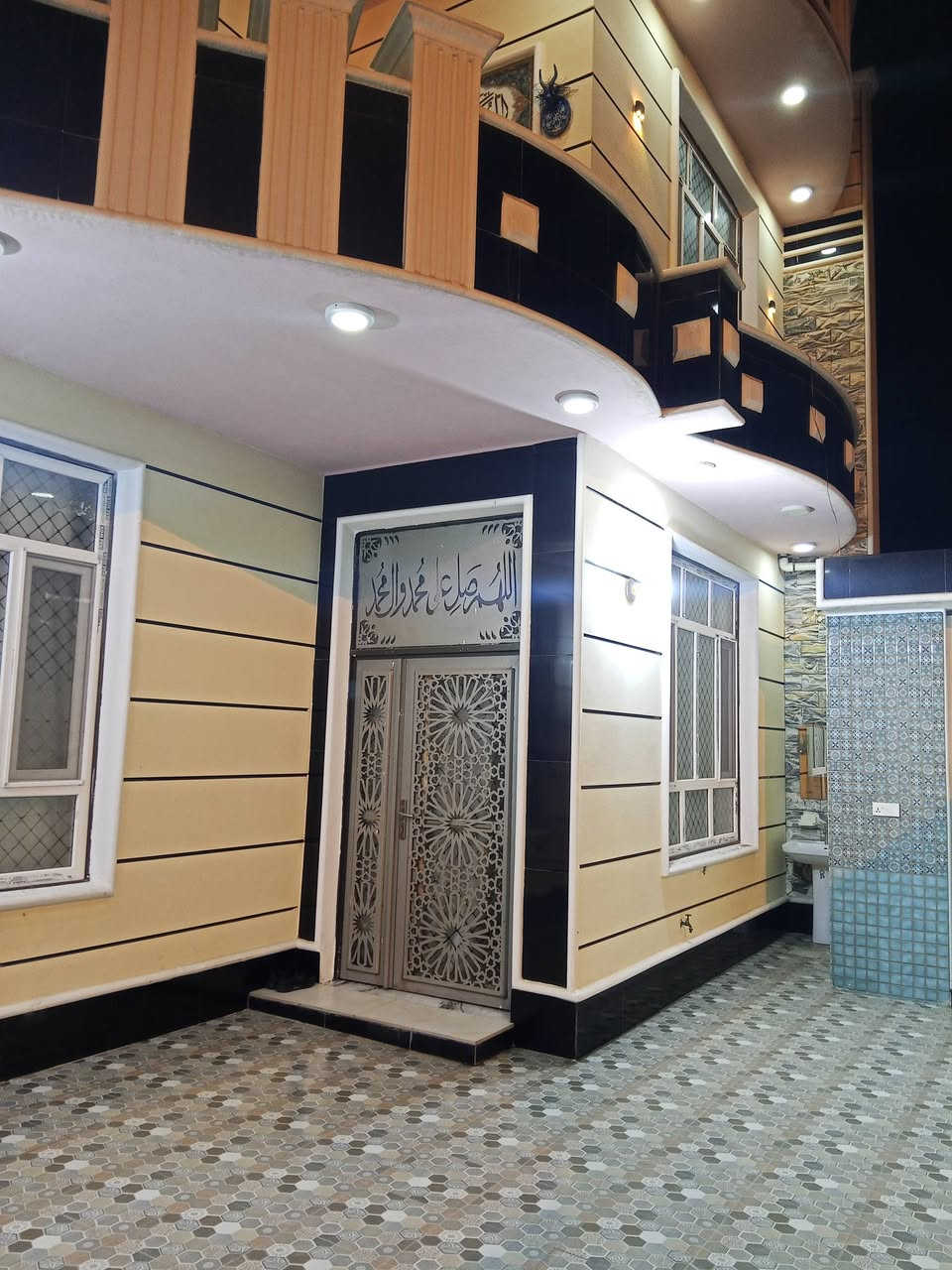 اللهم صلي على محمد وال بيت محمد
بيت في ابي غرق مساحه 200م
بناء حديث يحتوي على غرفتين وصاله وغرفة طعام واستقبال ومطبخ حار وبار 
استفسار أكثر اتصال على الرقم***********
