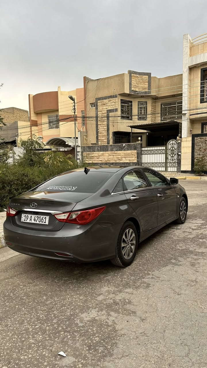 سلام عليكم
سوناته 2013
رقم كربلاء دولي ابسمي 
محرك 2000دوش 
محرك تبريد تدفئه حداديه كفاله 
عليها ادامه كامله 
مواصفات مري شفط ترحيب تحكم استيرن شاشه كامره وضعيتين قياده كشنات جلد قطعتين تبريد 
السياره بيه قطعه وحده صبع  و٣ قطع اكلير 
السعر ٩٨اوبيها مجال 
مكان كربلاء سيف سعد 
***********
