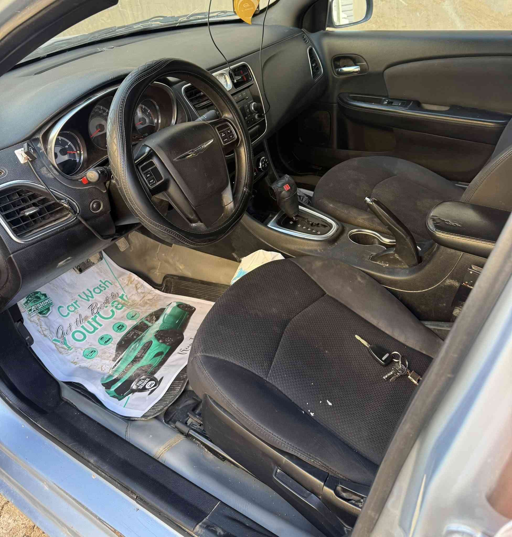 السلام عليكم C200 مديل 13 أمريكي رقم بابل بسمي ومكانها الحله  تشغيل عن بعد كأمره وحساس سياره بيها جاملغ خلفي تصليح كد شبرين يم البك لايت وصابغي وجنطه مفتوحه الباقي كفاله عامه من   الصبغ و شخط وبارد وتكيحيل مكينه 2400 جديده هي والكير ادامه باتري وتايرات حداديه 80%  سعر 83 وبيها مجال  ***********
