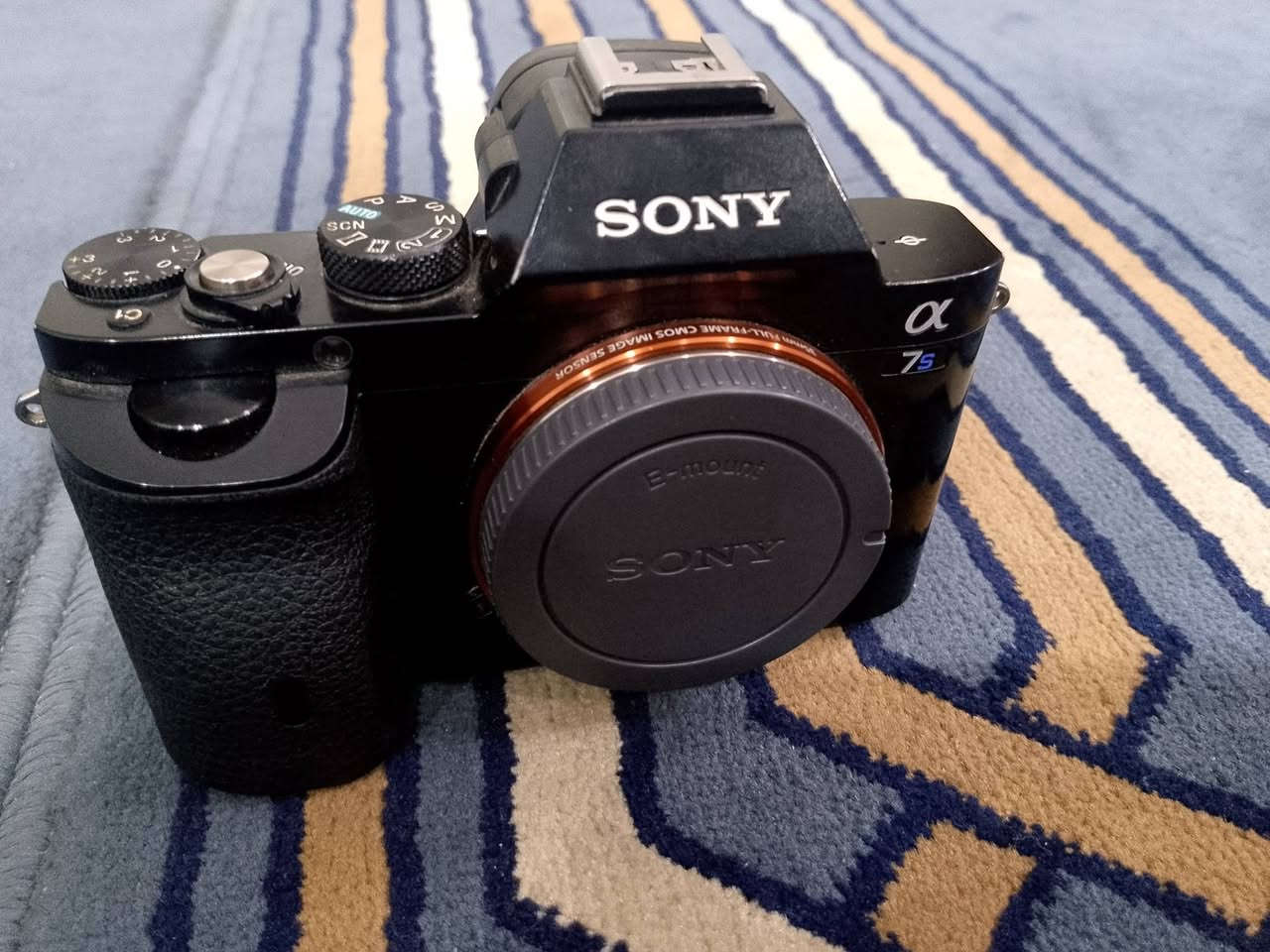 سوني a7s مارك1 للبيع بسعر مناسب جدا ***********
