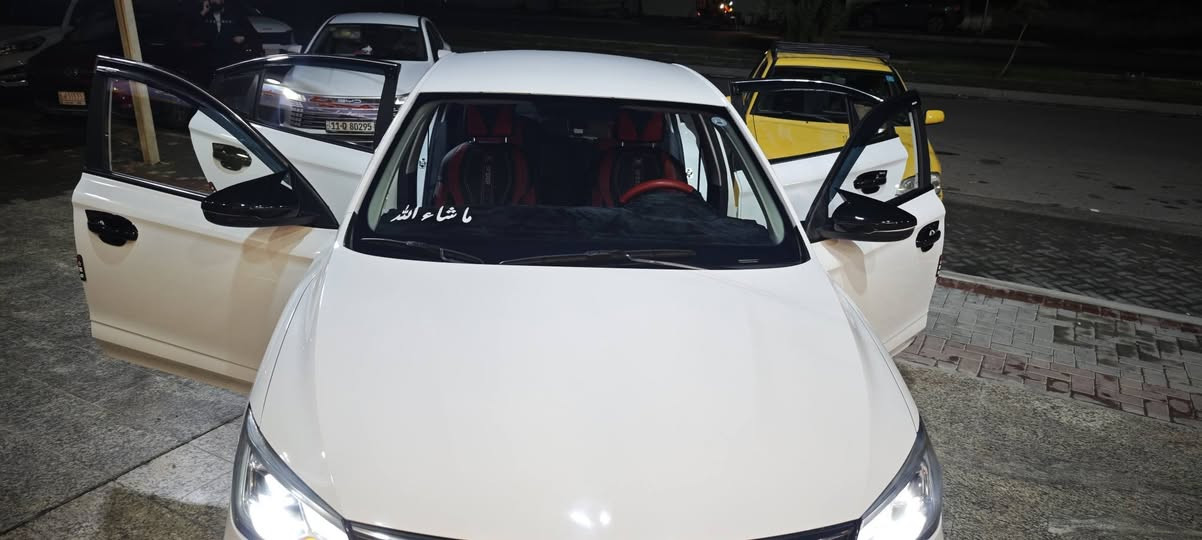 السلام عليكم سياره للبيع
نوع MG 5 موديل 2023 

سياره كير محرك تبريد تدفى صدر أمام خلفي دبلات الكل بلادي 

مامفتوح بيها برغي ولا مبدل 

الويل كب بلادي مصبوغ اسود حراري اصلي 

شاشه كبيره حساسات خلفيه 

شادها على ايدي بلادي عن طريق شاشه مع صوت الحساس 

سستم سماعات عدد٤ مشدود بلادي 

داشكم اصليه تصوير عن طريق الشاشه 

بانزين محسن فقط 

بيها فقط صبغ بل دوسه الي بضهر السايق من جوا ع حك شبر 

سعر 105 $وبيها مجال فقط حق الجيه***********
