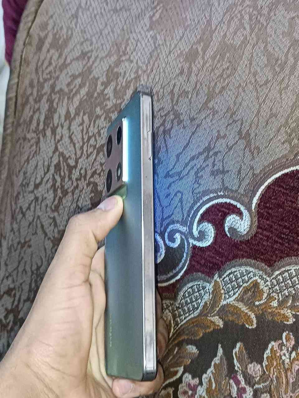 لسلام عليكم شباب.. عندي جهاز Infinix Note 30 Pro نظيف جداً (أخو الجديد) مثل ما موضح بالصور، الظهر والشاشة نظافة 100% وبدون أي شخوط أو فطور ومفتوح للفحص التالي 
📌 أبرز المواصفات:
الذاكرة: 256 جيجابايت والرام 8+8 جيجا
الشاشة: AMOLED بتردد 120 هرتز (سلاسة خيالية).
الكاميرا: 108 ميجابكسل تصوير دقة عالية
.يدعم الشحن اللاسلكي والصوت ستيريو JBL 🎶
.يشغل ببجي 40 فريم ثابتة بدون أي حماوة أو تقطيع.⚠️ ملاحظة: البيع للجهاز فقط (بدون ملحقات)، والجهاز غير مفتوح ولا مصلح وشرط الفحص.💵 السعر قفل: 200  وبيه مجال بسيط   
المكان. مدينة الصدر


**إذا كنت صاحب هذا الإعلان وتريد حذفه لأي سبب، رجاءا أرسل رسالة إلى الدعم الفني**