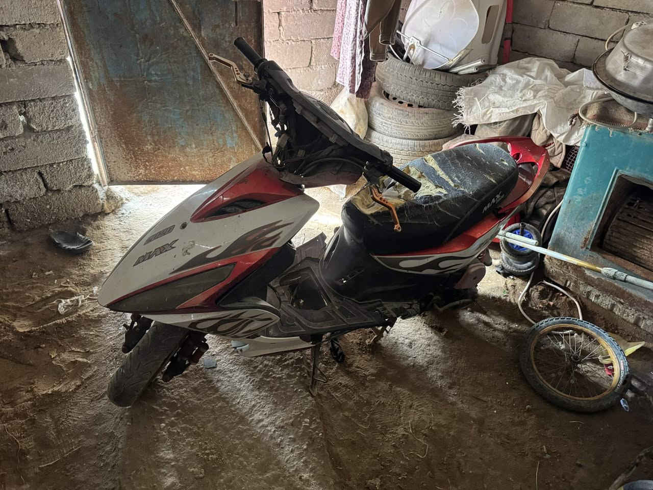 ماكس للبيع دراجه عطلانه طافيه ابيع كومه حديد  دراجه نضيفه بس متروكه  ومحد غاسلها


**إذا كنت صاحب هذا الإعلان وتريد حذفه لأي سبب، رجاءا أرسل رسالة إلى الدعم الفني**