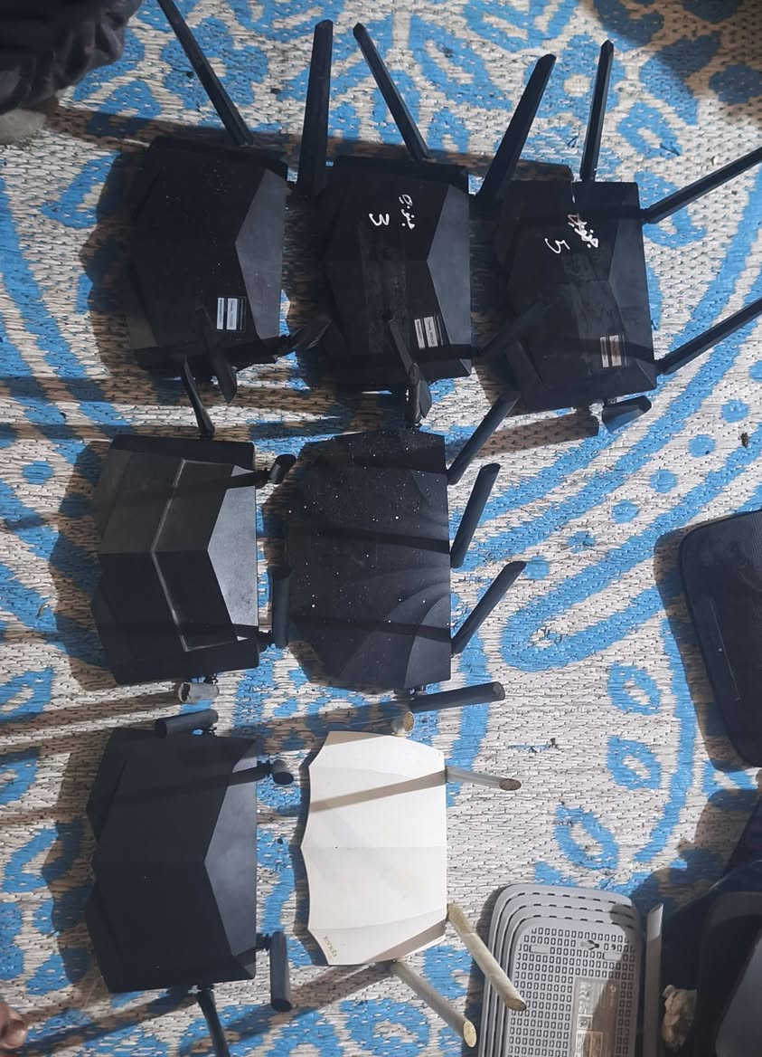 سلام عليكم روترات 
تيندا 7 قطع 1200 وحد وايفاي ٦ 
وتبلنك 450 4 قطع
وتبلنك 750 4 قطع
توصيل موجود ***********
