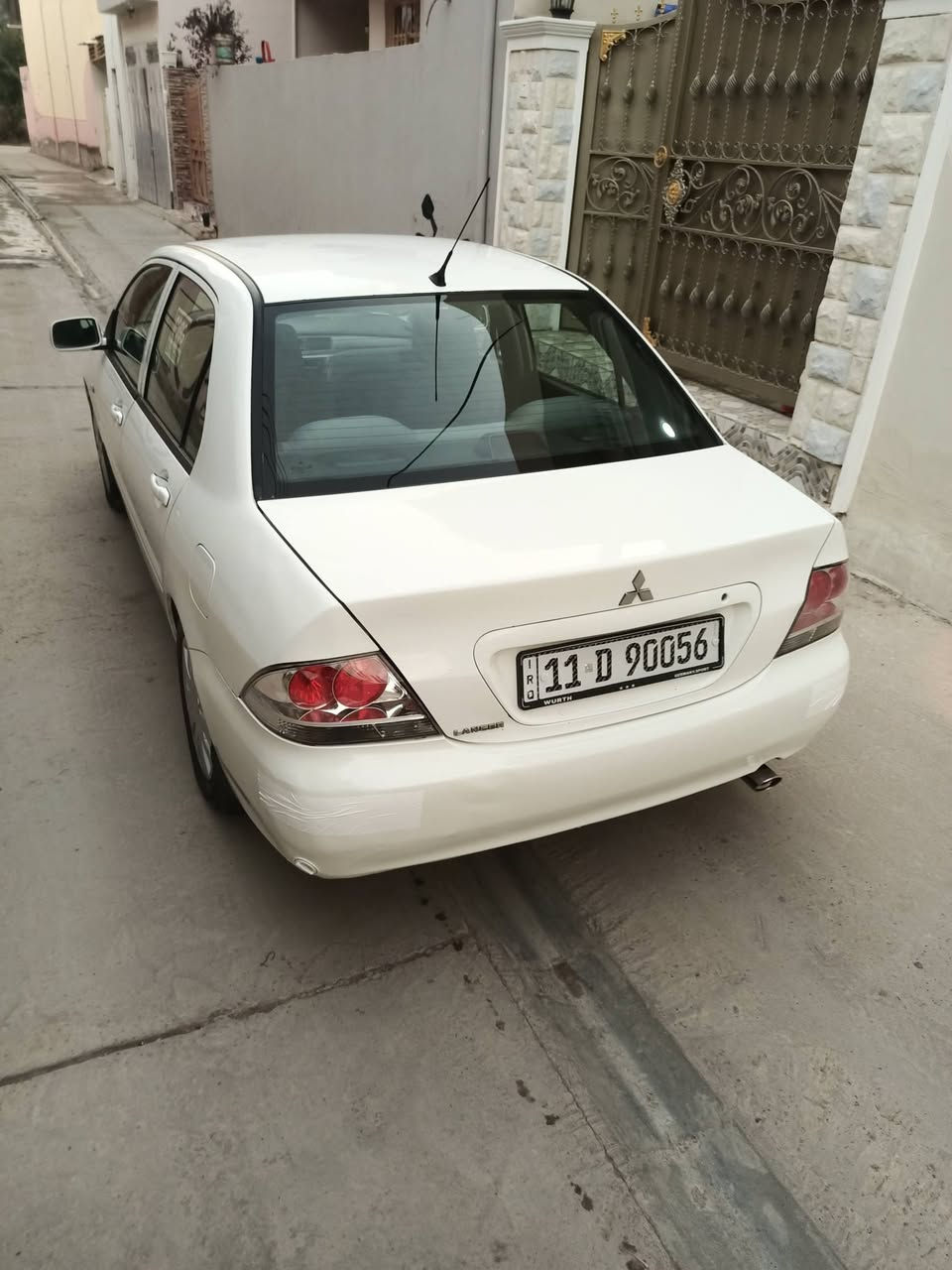 السلام عليكم شباب لانسر موديل 2011 رقم بغداد الدولي الجديد بسمي السياره مكفولة كفاله  عدا شبر بالباب مال سايق السياره تخم تاير جديد صدر جديد مكينه على وضع الشركه السياره كتب الشركه بيها سبير منازل سويجات عدد 2 السياره بلاجكتور زنون منضومه غاز السياره مالك اول من الشركه السعر 98 مكان السياره ديالى بعقوبة وهذا رقمي ***********
