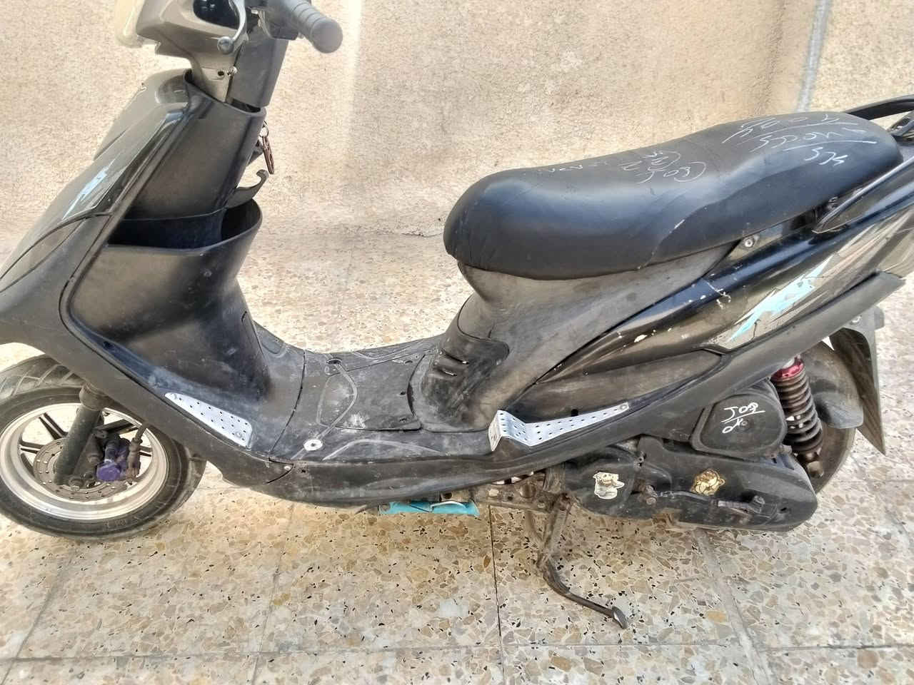 سلام عليكم ماكس عدله للبيع مكاني حخسين راشديه مدينه مامفتوحه خرسه سعره 650 بيه مجال كلش بصيط صالنصه رياضي ***********
