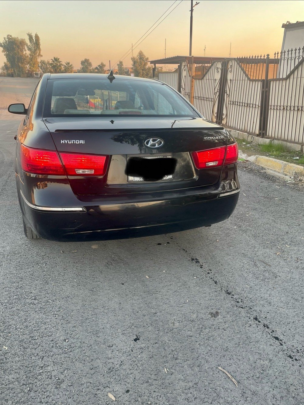 � للبيع – هيونداي سوناتا 2010

سيارة نظيفة وتستاهل المعاينة 👌

	•	📅 الموديل: 2010
	•	🇺🇸 الوارد: أمريكي
	•	⚙️ المحرك: 2400 سي سي
	•	🔄 القير: أوتوماتيك
	•	⛽ كابون بنزين
	•	🔧 الحالة الميكانيكية: ممتازة
	•	🧰 الصيانة: تبديل قطع أصلية شركة
	•	🛠️ الضرر: صندوق بارد فقط
	•	🔩 السيارة كاملة وما ناقصها برغي
	•	🚗 جاهزة للاستخدام اليومي بدون صرف


📍 مكان السيارة: الموصل

