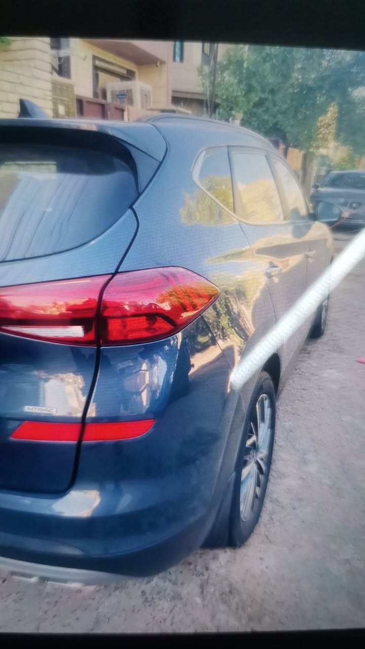 اسلام عليكم للبيع 
توسان امريكي موديل ٢١
فول مواصفات اعلى فئه هاترك 
سياره مكفوله فقط حادثه من امريكه بيه الباب الخلفي  صبغ
ودعاميه الخلفيه ايضا صبغ 
سونار موجود 
الغود وشواصي مكفوله 
رقم انكليزي بغداد
مكينه 2400gdi
تدفئه وتبريد بلاد
مقاعد اماميه تدفئه وتبريد
مقاعد خلفيه تدفئه
تبريد قطعتين امامي وخلفي
كامرات امامي وخلفي
محيطيه ٣٦٠
رادارات محيطيه
نقطه عمياء
سياقه ذاتيه 
شاشه وسطيه كار بلاي
منافذ شحن 
شحن واير لس
ماشيه ٩٠ ميل واقبل لزياده
بانوراما 
بصمه تشغيل
بوب اماميه بصمه
باب خلفي كهرباء ذكي
كير اوتوماتيك وعادي
ستيرن فول تحكم
خمس عدسات 
لد نهاري وليلي
كروس سرعه
توقف ذاتي
ستيرن حياكه بلاد
كراسي جلد بلاد و
مراه وسطيه معتم
وبعد بيه اهوايه مواصفات سياره حلوه وبل عافيه على ياخذه 
اي استفسار *********** وبي واتساب مفتوح 
بك لايت لد
سعر 185$ وبيه مجال
