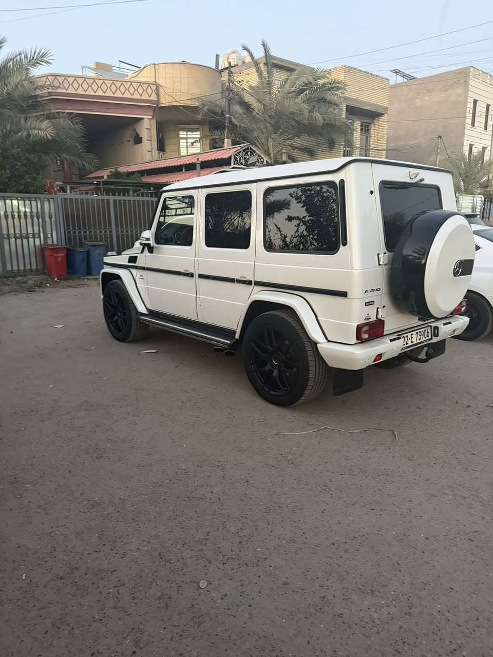 للبيع الوحش الألماني 🔥  
Mercedes-AMG G 63 موديل 2016  

 هيبة وفخامة وصوت يخبل 😮‍💨  
مكفول من كلشي، استعمال مرتب وعلى الشرط، والموتر ما يشكي من شي أبد.  

مكينة AMG 8 سلندر توين تيربو  
قوة +560 حصان 🚀  
دبل ثقيل، سحب نار وصوت AMG معروف ما يحتاج حچي 🔥  

المواصفات:  
✔️ داخلية جلد فل  
✔️ تبريد وتسخين  
✔️ فتحة  
✔️ كامرات وسنسرات  
✔️ شاشات وخرايط  
✔️ بصمة وتشغيل عن بعد  
✔️ رنكات AMG أصلية  
✔️ إنارة LED  
✔️ ساوند سيستم خورافي  

السيارة نظيفة نظافة ترفع الراس، فحصها حاضر للجادين فقط.  
لا صبغ لا دگات ولا مشاكل، تركب وتمشي.  
ملاحظة السياره مسويلها سيرفر كامل من بلكات ونوزلات وصدر أمامي خلفي وتخم تاير وصيانة منظومة المي مصروف عليها قبل سبوعين 4500 دولار
السعر 45500 دولار قابل للتفاوض 
للاستفسار ***********

😎  سيارة للهيبة والاستعمال اليومي بنفس الوقت.

