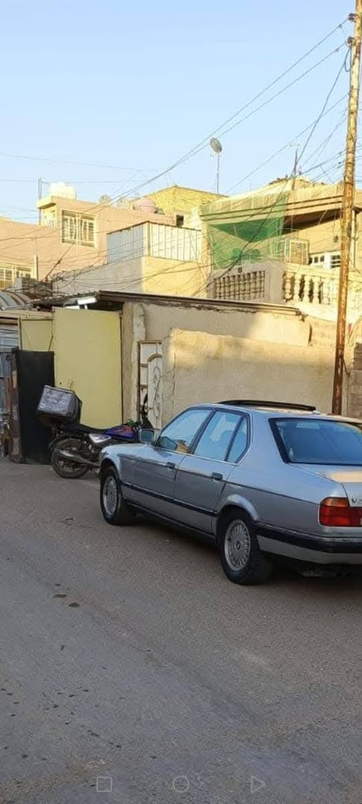 بي ام دبليو 730.  6 سلندر مفتوح
كير ومكينه جديد تبريد جديد سياره عليها ادامه كامله فيت بم نوزلات بلكات سياره دبل جام مثبت سرعه هيثر بل مري ترايك 240 اذا مو اكثر حداديه وتايرات50,/100 مصبوغه عام بدون حادث عارضها ٦٠  وبيها مجال رقم دهوك دولي جديد مكاني بغداد او المراوس حسب القناعه ***********
