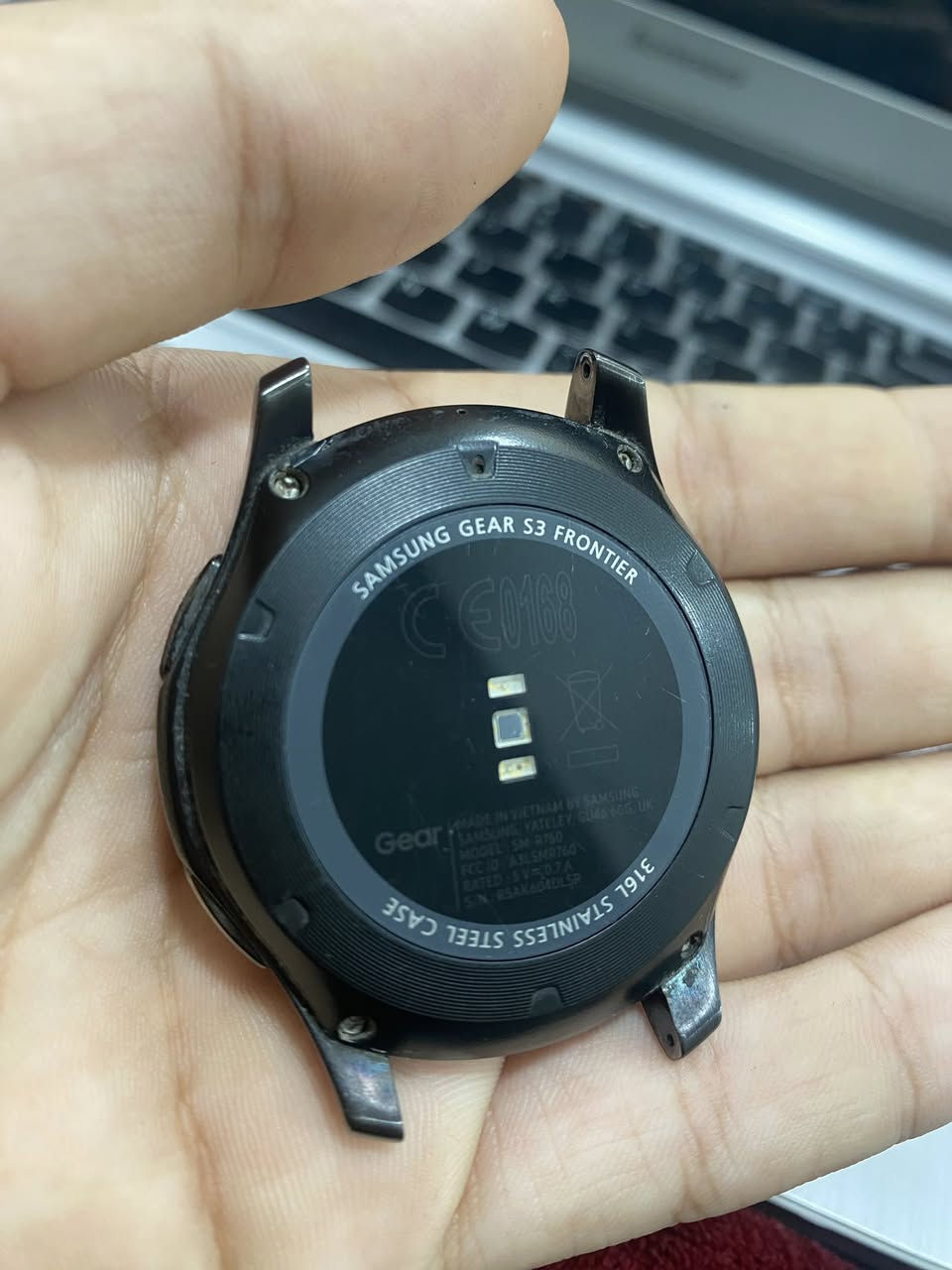 السلام عليكم 
ساعة سامسونك (اصليه)
Samsung Gear S3 frontier
نضيفه كلش وعلى ايدي اشتريتها جديده 
كاامللل ملحقاتها
وياها شاحنتها 
مع ٣سير هديه 
الله شاهد اخت الجديده
اتصال
تنزيل برامج
 تنزيل العاب
حتى متصفح بيها 
وتكدر تخلي بيها اغاني وصور
منبه
قياس نبضات القلب 
اكتشاف الرياضه 
نظام تحذير الحركه
وبعد هواي سوالف 
واني كلش انصح بشرائها
السعر 75 الف وبيها مجال للشراي
وموجود توصيل
مكاني كربلاء 
***********
