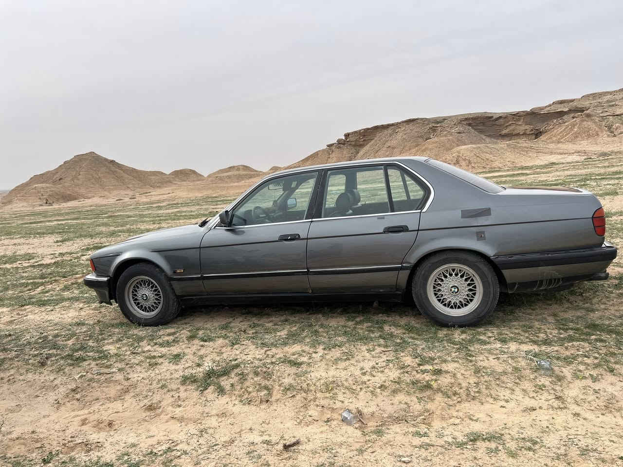 يالله سلام عليكم للبيع بيم مفتوح موديل 1991 سنويه جديده رقم إنكليزي تحويل ثاني يوم
فتحه تبريد ثلج 

مكينه كير خير من الله 

عضمتها كولش حلوه 

مكينه صوت مابيها 

ايرفلور بلجيس فيتم بلكات كلاص بانزين ادامه جديده 

شلعت السياره تآكل الكاع

مكانها بابل رقمها بغداد ومداور وين ماتريد 

بيها شغلات ترتيب فقط 

سعره خاص 

رقم ***********   واتساب كذالك موجود

سياره تجي تشوفها بعينك وتطلع بيها وتقتنع وني خادمك
