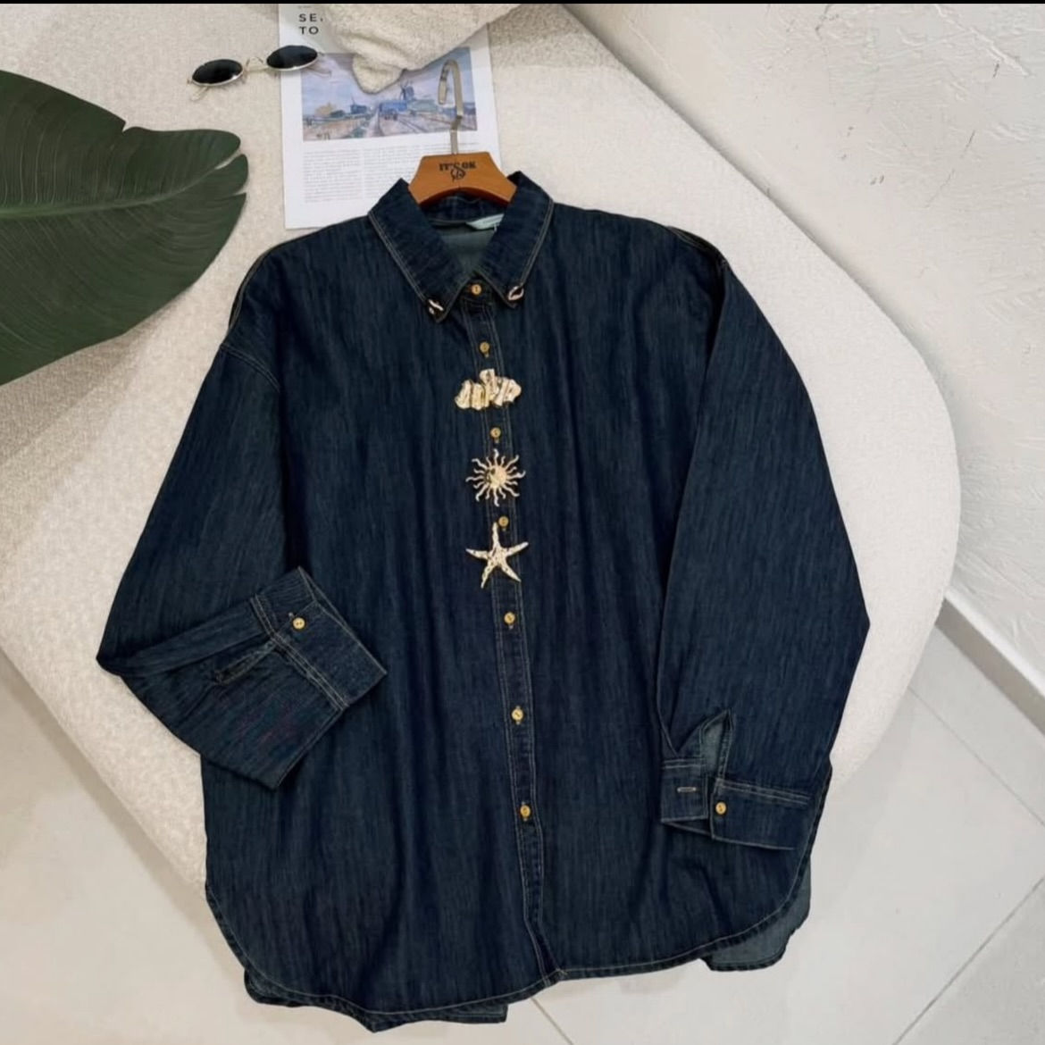 موسم ٢٠٢٦ جمال ودمار 💪🙃قميص جينز فول راحه 
الخامه جينز الخفيف 🥶 بروش 🌿
فري سايز 
يغطي ورك 

تتوفر خدمة توصيل لجميع محافظات العراق 🇮🇶 
***********

#منتخب_العراق #ازياء_سان #قميص #ملابس_صيفية #اكسبلور_فولو
