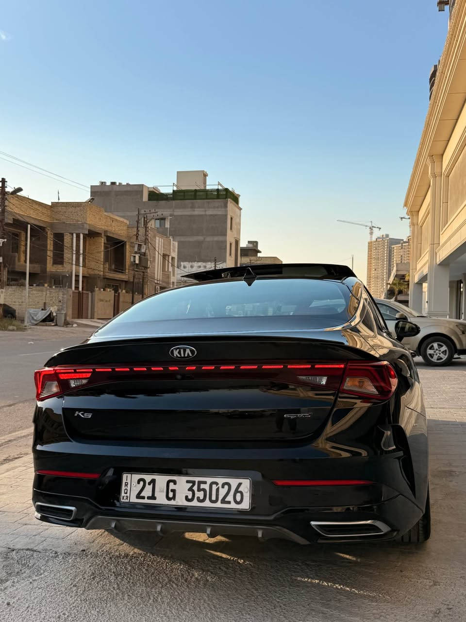 🚗 كيا K5 GT Line موديل 2021
حادث بنيد وجاملغ فقط بدوان دواخل وايرباك دركه راجع سستم السياره خير من الله محرك كير تبريد كفاله السياره بيع فقط بدون مراوس 
السياره باسمي فقط تحويل ماسوي وكاله تحويل تريد ب كلار تريد ب سليمانيه اني حاضر 

ماشيه 67 ألف فقط ✔️

 • محرك 1.6 تيربو قوي 💪
 • جير أوتوماتيك 8 سرعات
 • كشن كهربائي 🔌
 • فتحة سقف بانوراما 🌤️
 • دركه حرف D مختم GT Line 🏁
 • شاشة كبيرة + Apple CarPlay
 • كاميرا + تنبيه عنده الرجوع
 • رادار أمامي + جانبي + خلفي 
 • قيادة ذاتية 🤖
 • مثبت سرعة
 • مانع انزلاق
 • نظام الحفاظ على المسار
 • 4 مودات قيادة (normal Comfort / Sport / Smart)
 • تبريد ثلج ❄️ 

📌 ملاحظات:
🔹 بيها صبغ (جام لغ + بنيد فقط) وناشر رقم شاصي 
🔹 فحص موجود  ✔ دزلي وادزلك سونار 

مكان السياره صليخ ال 600 

سعر السياره 167$ وبيه مجال 

*********** واتساب خاص موجود بغداد, العراق
