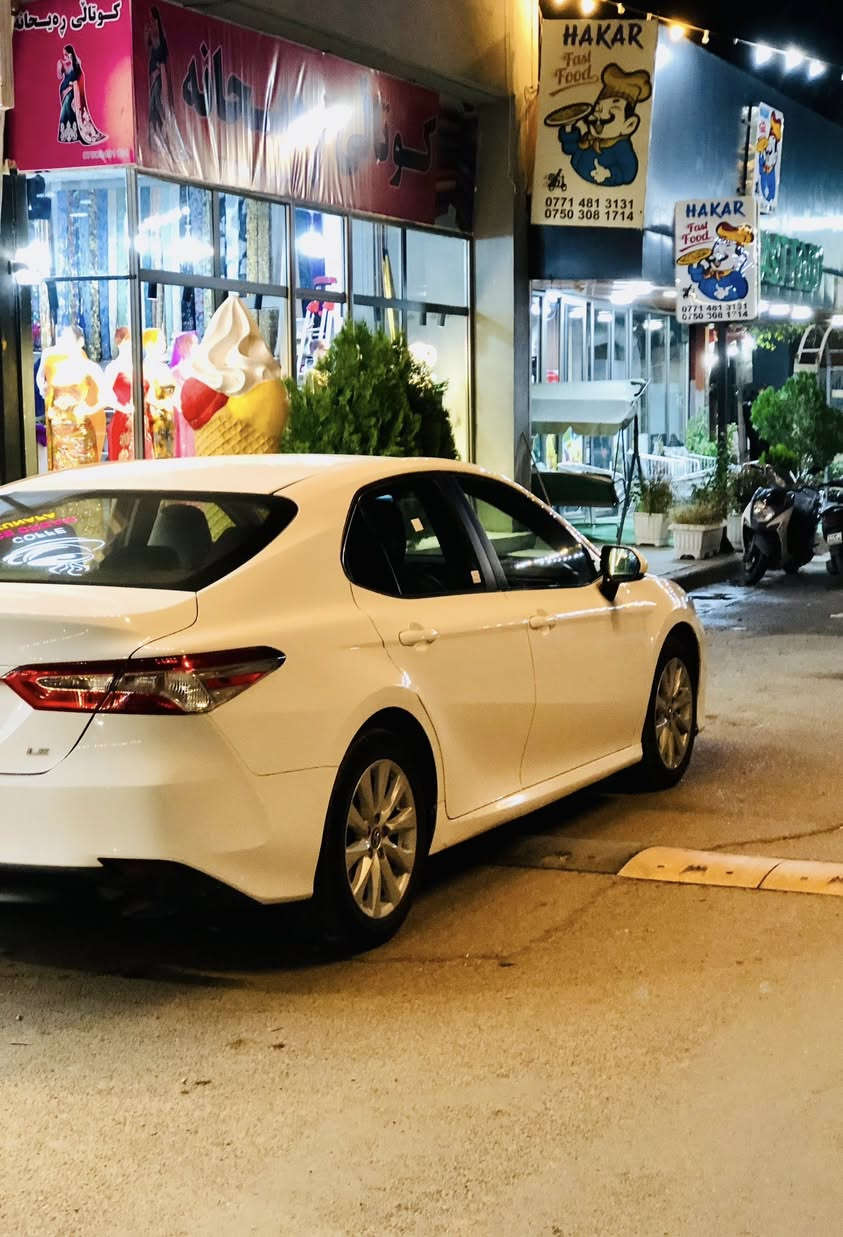 تۆیۆتا کامری 2018 مواسەفات LE ئەمریکی ڕەنگ سپی بەفری ناو ڕەش و تحدید سرعة و گێڕ ئۆتۆماتیک و عادی لایت زینۆن و شاشە گەورە و وایەرلێس چارج و ئەوتۆ هۆڵد سەیارەکە زۆر جوان پاکە و سێرڤس عامی بۆ کراوە و هی ماڵی خۆمە وەک و بۆیاخ تەنها بۆنیتی بۆیاخە و نوک هەردوو چاملخی پێشەوەشی کەمێک کارتی هەیە  سەنەوی و ڕەقەم  و ژینگە و ڕێگا و بانیشی هەمووی تازەیە و بیتاقەی بەنزینیشی هەیە
گێر و مەکینەشی بە شەرت 
هیچ کێشەی تێدا نیە

نرخ/168 وەرەقە و مەجال
ژ.م/***********
***********
0750 956 4987
0770 429 3032
