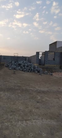 بيت هيكل مساحه ٥٠٠ و٣٠ خلف روف بي نزلت البساتين كافت الخدامات ٠٧٨٦٧٥٨١...