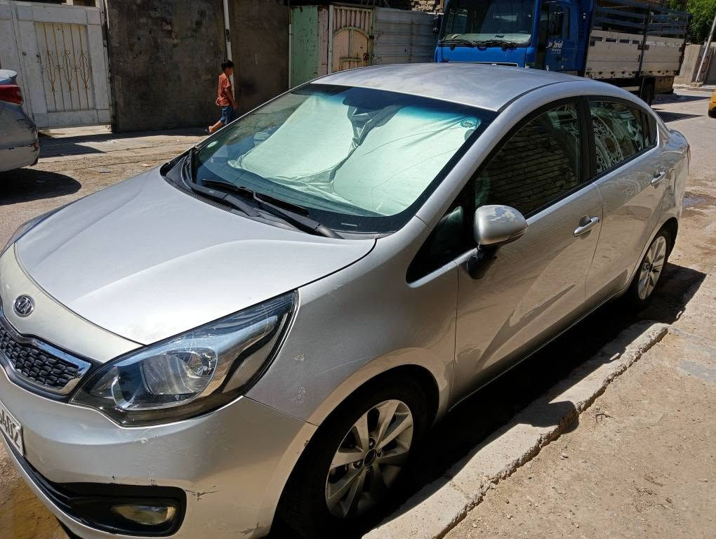 كيا ريو خليجي مضلع 
موديل 2012
السيارة بدون صبغ بدون تبديل فقط بارد الي موجود بالسونر 

ماشية 211 كم 
المري الجانبي تحكم كهربائي  

اشاير بالمري 

رقم انكليزي الجديد 

تبريد خير من الله 

فوول تحكم استيرن جهتين  

الموقع كلار الصمود 
***********
السعر 85 وبيه مجال بسيط بغداد, العراق
