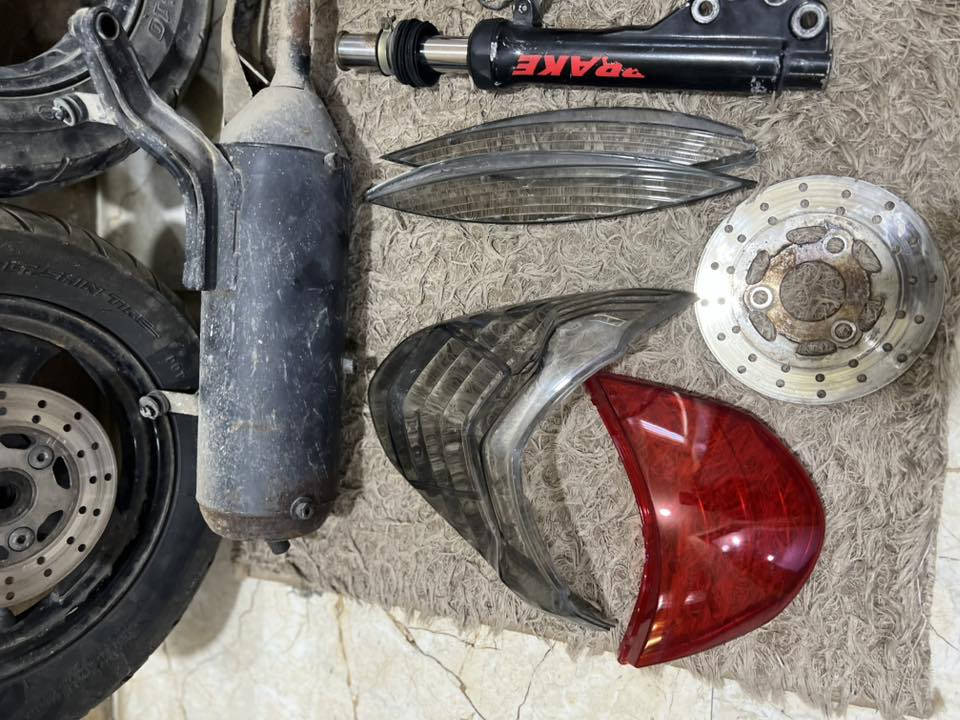 كل الغراض تفصيخ ونضيف 100/100
صدر امامي نضيف شغال بلاد 20
دبل خلفي بلادي 10
دبل خلفي قزم تزويد سعره 35
فج كامل بلادي جيب وشد حتى دسكاته بلاد سعر 15
صالنصه بلاد نضيفه سعره 20
تخم اشاير وبكلايت ومازده بلادددد سعره 10
فلنجه بلاد سعره 5
زوج وياله وتايرات بلاد اصلي نضيف سعرهن 35

شراي رمش وخابرك ***********
عنواني كوتت
