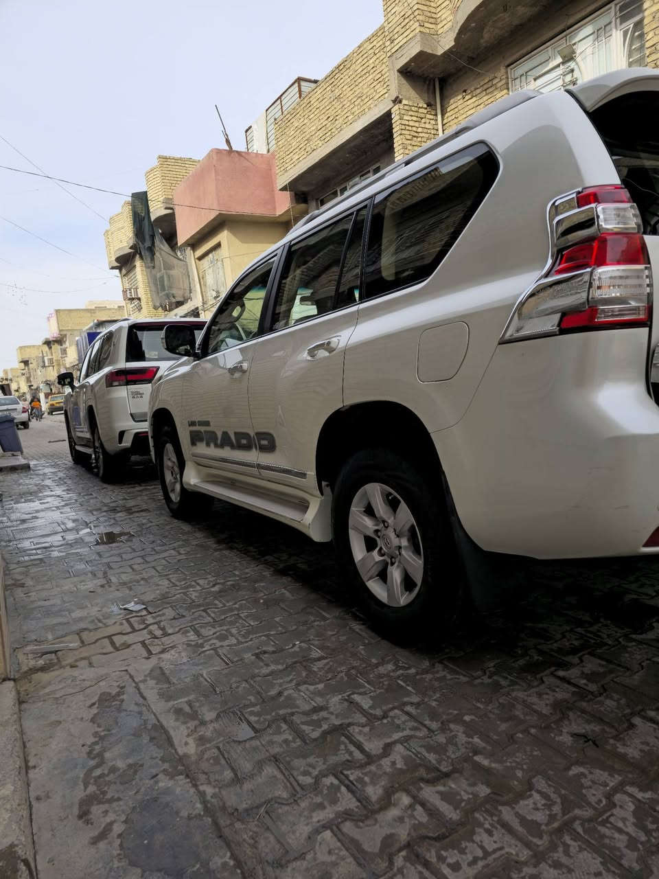 السلام عليكم
برادو ٢٠١٤ وارد خليجي 
بدون ضرر وصبغ وتبديل مكفوله كفاله عامه 
الموصفات 
فول مواصفات السياره جاهزه ورقم بغداد الانكليزي 
مكان سياره بغداد الكرخ  
للاستفسار الاتصال ***********
