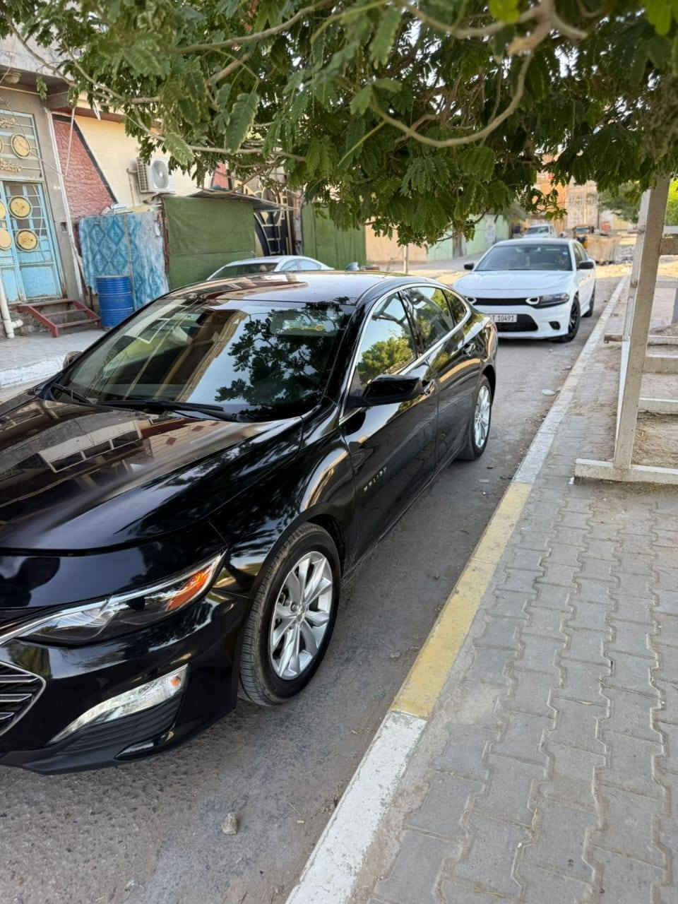 السلام عليكم 
ماليبو موديل ٢٠٢٣ 
رقم اربيل 
لون اسود
السيارة ماشية ٥٨ الف ميل
جاملغ جهة السايق وشويه بالبنيد
نظام ABS 
محرك 1500 تيربو 
مانع انزلاق TCS
مقعد السائق تحكم كهرباء
تبريد قطعتين 
مثبت سرعة 
حساسات  خلفيه
بصمة تشغيل 
بصمة ابواب 
سايد بريك دكمة
نظام فحص ضغط الإطارات 
كامرة خلفية 
تشغيل عن بعد 
شاشة 8 بوصة لمس 
شاشة تدعم اندرويد اوتو
شاشة تدعم ابل كار بلي 
للاستفسار ***********
