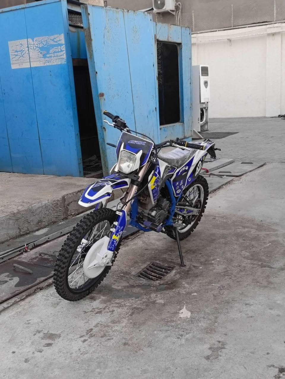 قفاز crx 300cc 2025 دراجة نضيفه محرك كهربائيات مكفوله دراجه نضيفه شلعه معدل تاكل الكاع بيه نقوصات كلش قليله ترتيب يعني سعر 1100 و بيه مجال قليل مكان بغداد ***********
