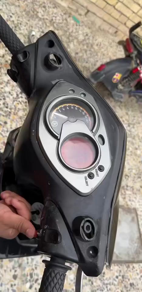 السلام عليكم سكنس فحل دراجه كامله تشغيل نكره سلف هندر كهربائيات مكينه كامله مكفوله تخم تاير جديد دهن جديد دراجه مثل مموضحه بالصوره بيه ملاحضات بسيطه بلكفر دراجه بلاديه اوراقه كامله سعر ٦٠٠ وبيه مجال بسيط مكاني بغداد المشتل
*********** وبي واتساب
YAMAHA
