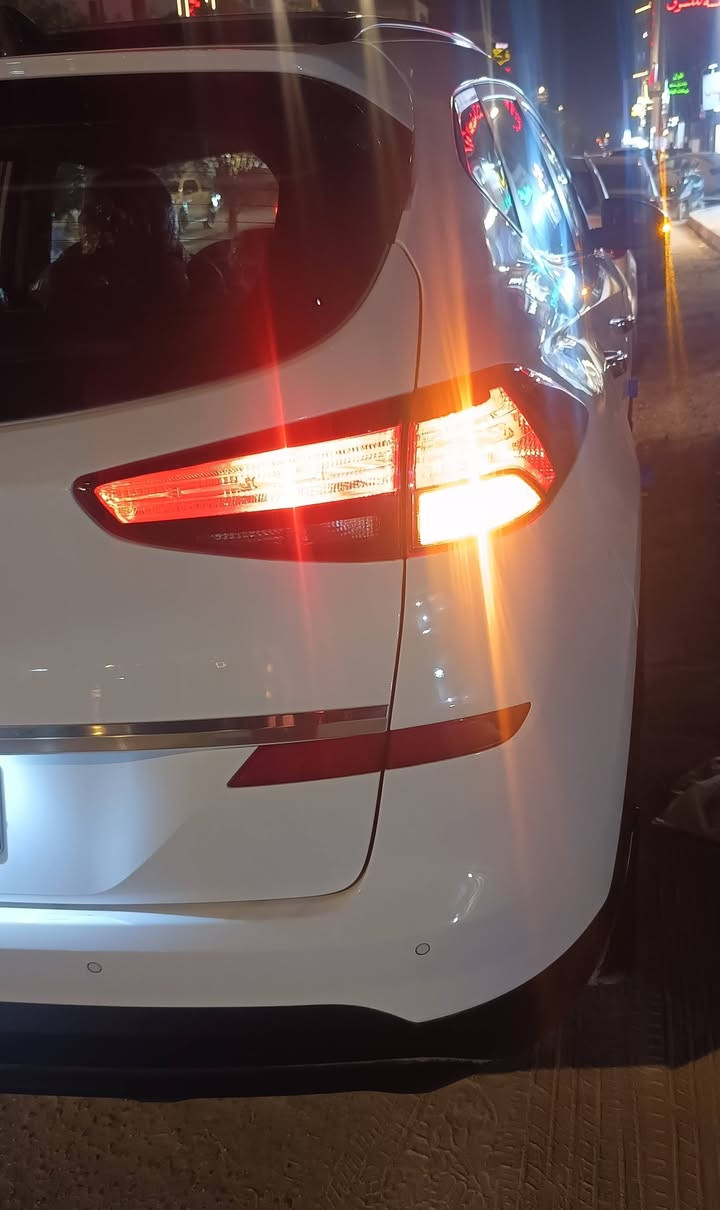 سياره توكسان خليجي للبيع
ضمان شركة ( الكاصد )
موديل ٢٠٢٠

فوووول مواصفات

⬅️رقم بغداد 
 مشروع وطني مجددة الى سنة ٢٠٣٠
ماشية 84 الف كم فقط
السيارة ب اسمي 
وقبل ايام داخلة هزه 
ومحول الرقم الجديد 
ومجددة السنوية ٥ سنوات
يعني من كلشي كاملة الياخذه مجرد تحويل ثاني يوم

🔺السيارة (مكفوله كفالة عامة من الصبغ والتبديل والبارد والحالوب كفاااالة عامة)

⬅️والاسبير المقدس منازل

مواصفاته /
بصمة تشغيل
بصمة ابواب
٣ انضمة قيادة
٢ كراسي كهرباء
أريل نفكيشن
شاشه أبل كار بلي البلادية مال كاصد
الداخل صاج 
شاحن واير ليس
٢ لدات امامية 
محرك ٢٠٠٠ دوش
فول تحكم ستيرن
الدوسات علامة توكسان 
حاجب نهاري
كشافات زينون
حساس امامي
حساس خلفي
كاميرا خلفية دوارة
مري شفط ويا القفل
سايد بريك بلرجل 
نضام ترحيب
ويل ١٨
مخرج Aux 
مخرج usb
لد امامي 
لد خلفي
مثبت سرعة
اشاير بلمري
يدات نيكل 
قطعتين تبريد

السياره سعره ٢٢٥ ورقه 
مكان السيارة النجف 
وهذا رقمي ***********
