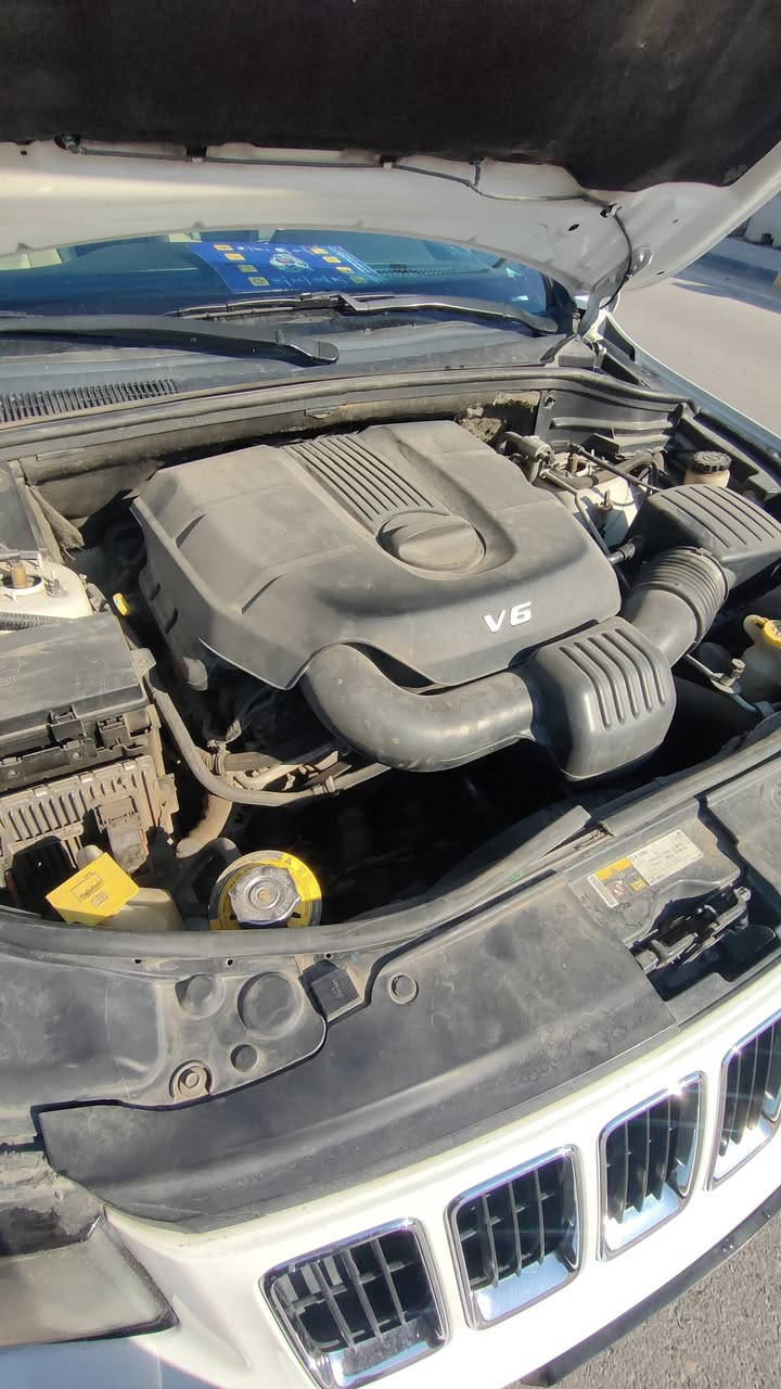 السلام عليكم 
 للبيع فقط اعتذر عن المراوس
جيب 2014 خليجي
فول مواصفات لمتد 
بانوراما
دبلات جوبلس
3 انظمة قيادة
شاشة كبيرة
حساسات
كير مكينة خير من الله 
رقم انكليزي بأسمي 
السونار مرفق بالصور
السعر 225 ورقة وبيها مجال
‏‪0771 577 7010‬‏
