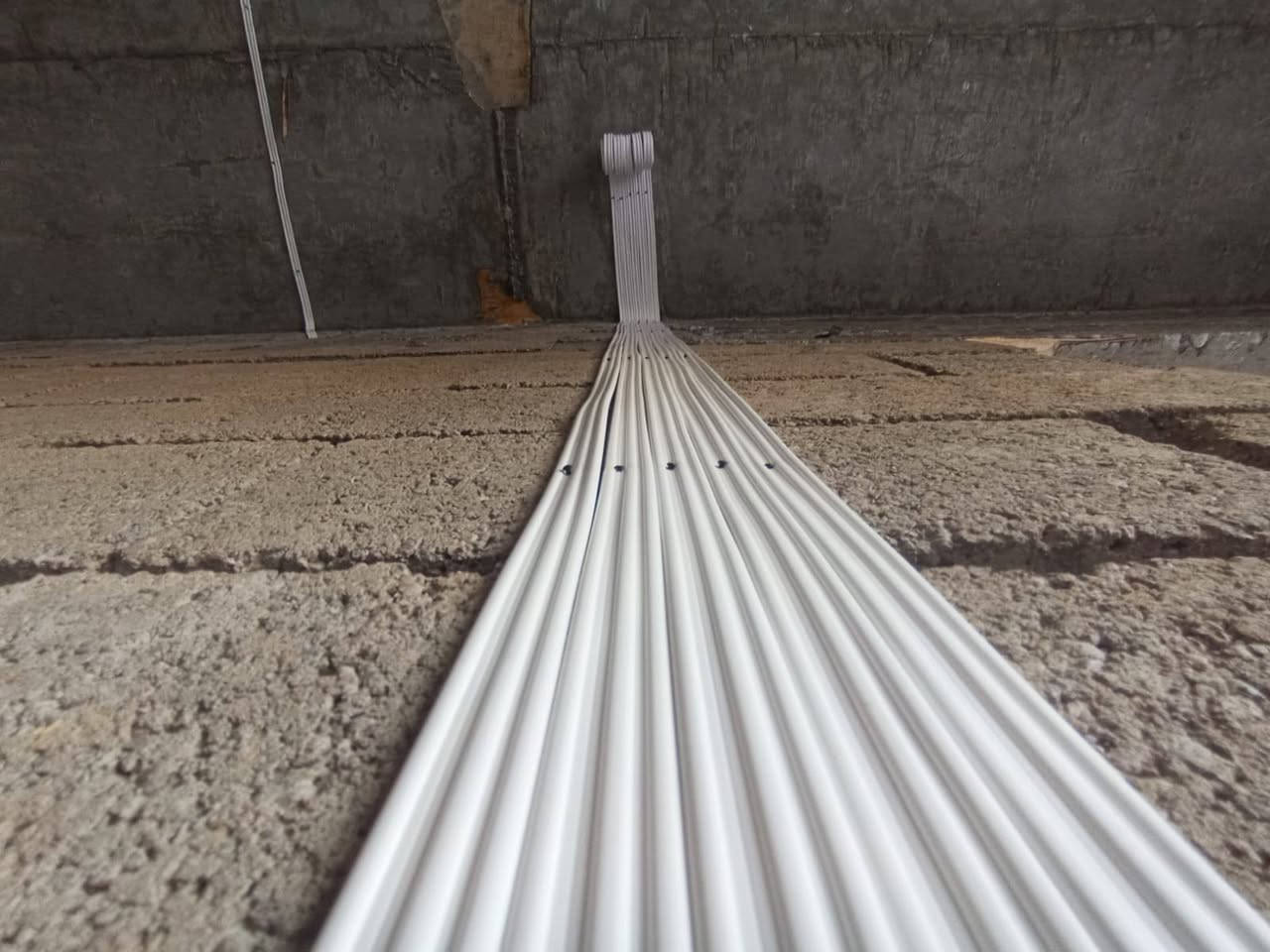 ⚡ تأسيس كهربائيات المنازل والمحلات ⚡
✅ تنفيذ جميع أعمال الكهرباء باحترافية وبأجود المواد
🔹 تأسيس وتمديدات كهربائية جديدة
🔹 صيانة وإصلاح جميع الأعطال
🔹 تركيب السبوت لايت والثريات والإنارة الحديثة
🔹 تركيب لوحات التوزيع والقواطع والحمايات
🔹 تركيب كاميرات المراقبة 📹
🔹 تمديد وضبط شبكات الإنترنت والواي فاي 📶
🔹 تركيب وصيانة منظومات الطاقة الشمسية ☀️
✔️ شغل نظيف ودقة بالمواعيد
✔️ أسعار مناسبة وضمان على العمل
📞 ***********
📞 ***********
📍 الموقع: الشرقاط - صلاح الدين
