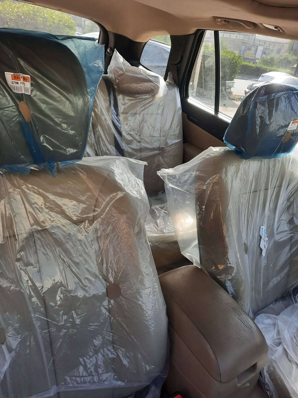 السلام عليكم
سنتافي ٢٠١٢ خليجي  رقم بغداد محرك ٣٥٠٠  ٦ سلندر
فول مواصفات السيارة ٣ قطع تبريد_ فتحة سقف -تبريد شاشة -كشنات كهرباء -تحكم ستيرن _اشارات بالمري الجانبية
كفالة عامة كير ومحرك وصدر أمامي وخلفي وتخم تايرات 
الكشر بي ٤ قطع صبغ بس بدون دواخل وجاهزة لسيارة
ماشية ١٥٠ الف
السعر ١٢٨ وبيهه مجال 
بغداد الكريعات 
***********
