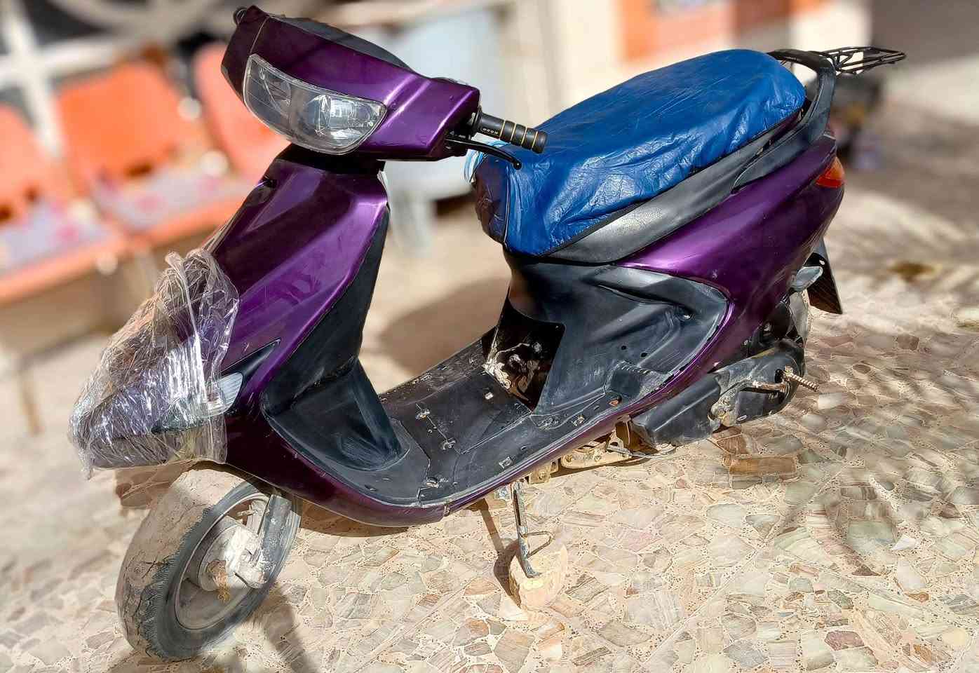 دراجة فراشه 
شترته وما اطلع بيه قليل طالب سادس دراجه بعده جديده
 
هاي لكدام مجيسه لان هاي نايلونه لكدام مهي علمود طين لان احنه بلصالحيه وشارعنه يبلطونه وكله طين 
شط لعرب صالحيه 
*********** 
450 وبيه مجال كلشي وياها كامله
