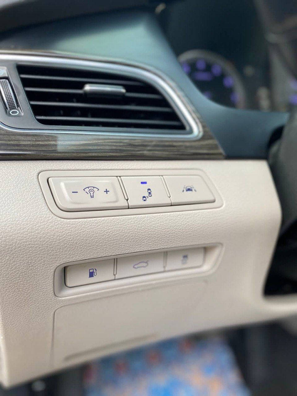 السلام عليكم و رحمه الله و بركاته
حادثها بل منشور جاملغ الخلفي كلير والثاني هم ربع بيهن لا صاعد للتكمه ولا شي جوه الكنر 

سياره بدون اي ارباك بدون تبديل بجم كبس رقم بغداد انكليزي بسمي
هيونداي سوناتا  2016 Vip السياره
اعلى فئه بالسوناتا فول 
حجم المكينه 2400
فول خنك مواصفات 
داخل جلد + تدفئة وتبريد بالكشنات + تحكمات كهربائية
كروز سرعة
نضام ترحيب عند الاقتراب 
بصمه + بصمه ابواب + صندوق 
اوتو هولد
بانوراما 
ويل كب بلادي 
ستيرن سبورت
دبل أكزوز
تخم تاير جديد + صدر جديد
شاشه كبيره كار بلاي  ام الرام لمس تدعم ايفون + گالكسي
جي بي اس 
مري جانبيه قلابه عند الرجوع
كامره دواره خلفيه 
رادارات جانبيه وخلفية واماميه 
ايقاف ذاتي 
تحديد مسار 
لد دعاميه امامي 
نظام انفكيشن 
اشاره مري جانبيه
بردات بوب خلفية بلاديه
سماعات انفنتي 
دمام خلفي بلادي
تبريد بيانو قطعتين
كير اوتو + عادي
تحكم ستيرن جهتين 
مثبت سرعة cruise control 
سستم نيكل بلاد
دوسات نيكل SONATA بلاد
لايت عدسه بلادي
لد امامي نهاري
بكلايت خلفي شمعة بلادي
لدات اناره داخليه + يدات الابواب لد ترحيب
صندوق ذكي عند الاقتراب
ثلاث انظمه قياده  Eco + Normal + sport 
دركه خياط 
شاشه اظهار وتنبيه الاعطال 
بلوتوث + 3 مخارج USB 
مرأة تعتيم
نطام مانع انزلاق Abs + اضائه الاناره داخليه تحكم  

العنوان : البصره _ القبله _ حي الجامعه _ مقابل تفاحه سنتر 
السعر ( 145$ ورقه ) قابل للتفاوض  
للإستفسار الاتصال على 
( ***********)
