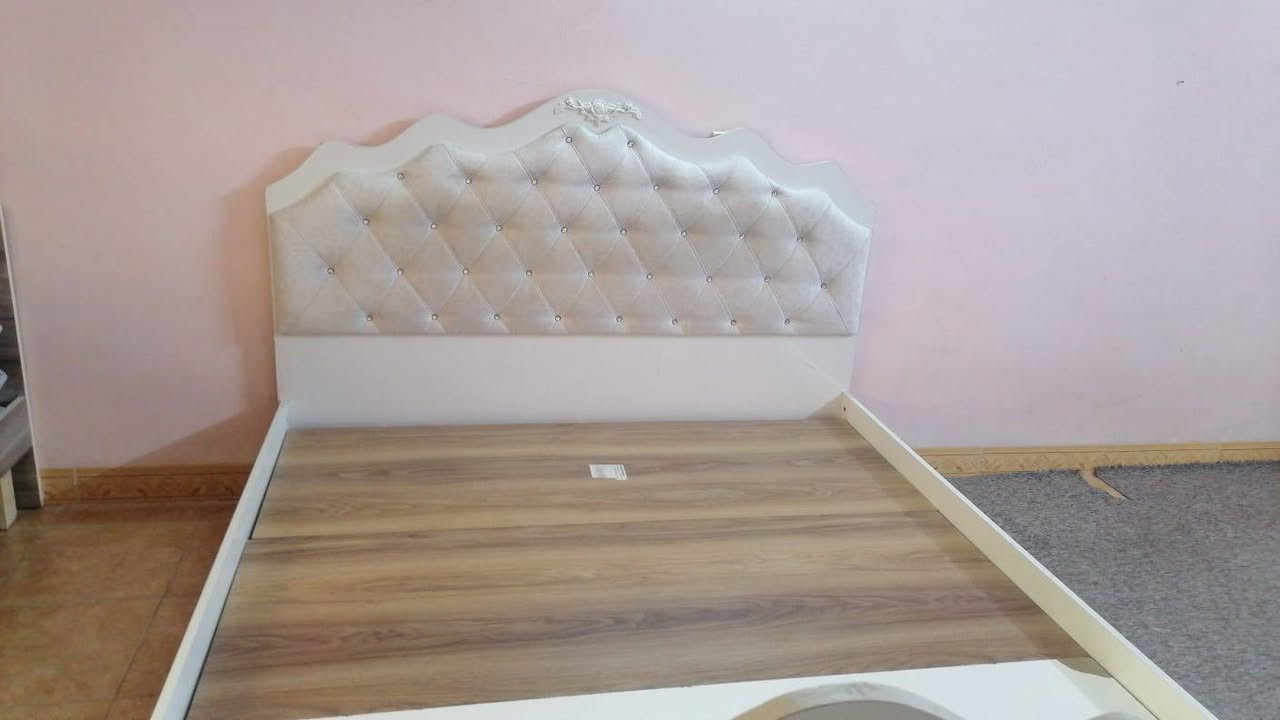 غرفه نوم للبيع نظيف***********
