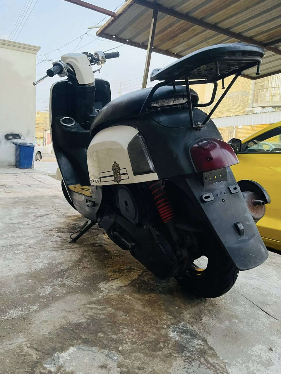 سعرها 550  وبيها مجال بوليس 2008 بلاد فقط مفتوحة مستبدلين فقط ولفات الدراجة ناعمة و نكره سلف بكل وقت  شلعة ومعدل تشك الكاع اوراق كاملة وكلها شغالة منطول الطول مبيها اي شي  مفتوحة مره وحده مبدلين فقط ولفات ونضافة 100/90 مبيها اي نقص مكاني ميسان الماجدية شارع ملعب  الشراي يتصل 
***********
