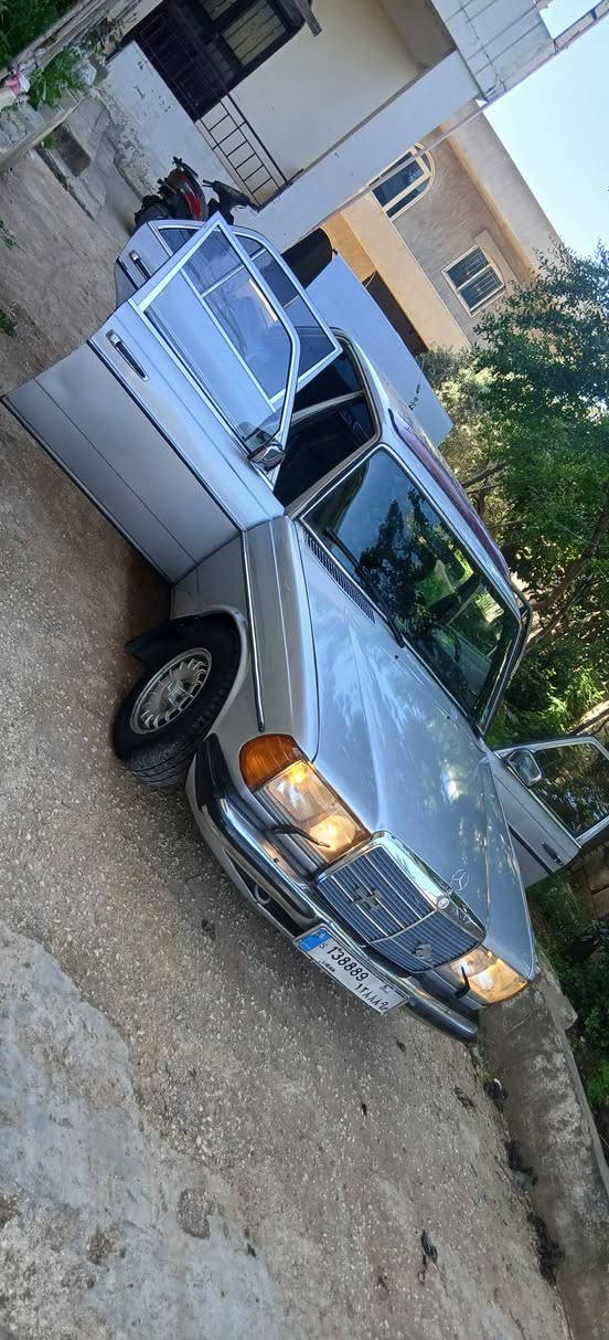 Tel 71082952 لللبيع او التبديل الدوسى عكار 
Mercedess mezout model 81 Msajel 
موتير مازوت الماني ٦ حديث   فيتاس عادي ٥غيارات كسر رجراج  ميكانيك توب جنط الاورجينال دوليب جداد  قطاره  بطارية جديد  داخلية جديد  كلشي شغال فيا مسجلة مدفوع ٢٠٢٦. مع صك بيع موجود بعكار 71082952 قبيات, عكار


**إذا كنت صاحب هذا الإعلان وتريد حذفه لأي سبب، رجاءا أرسل رسالة إلى الدعم الفني**
