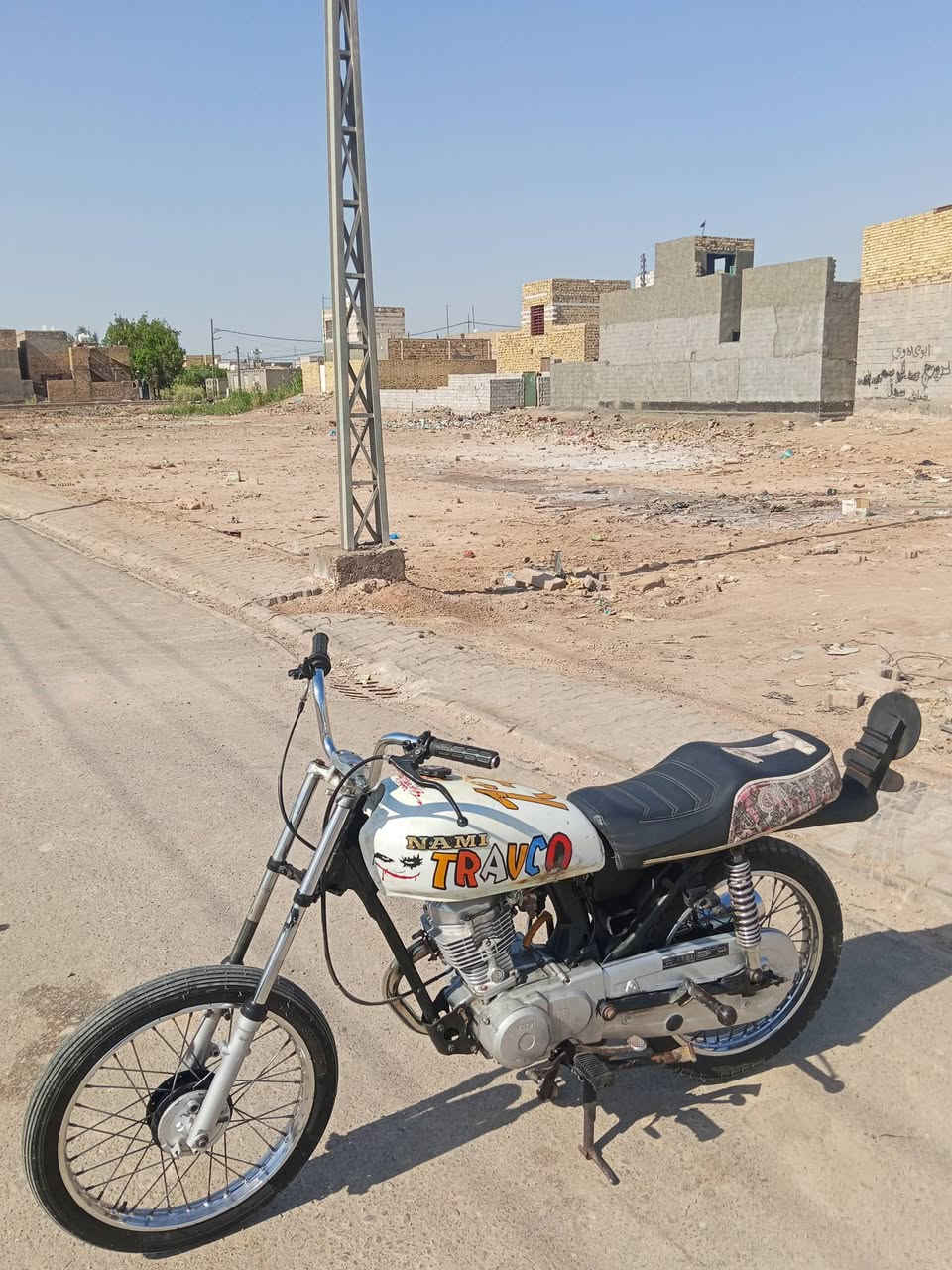 السلام عليكم دراجه للبيع ناعمه سلاته موديل 22 بلادي اوراق سكنر مكان الديوانيه خاص ما موجود السعر 400 متوازي على بيعتها خابرن((***********))♥️
